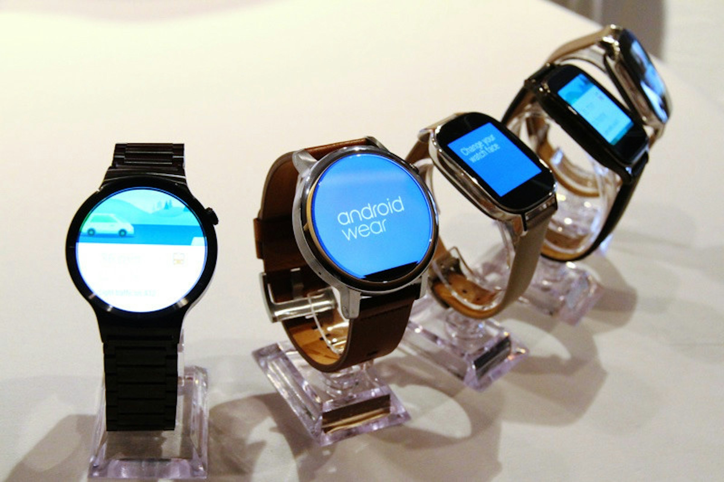 是ZenWatch 2、第二代Moto 360再次動手玩這篇文章的首圖