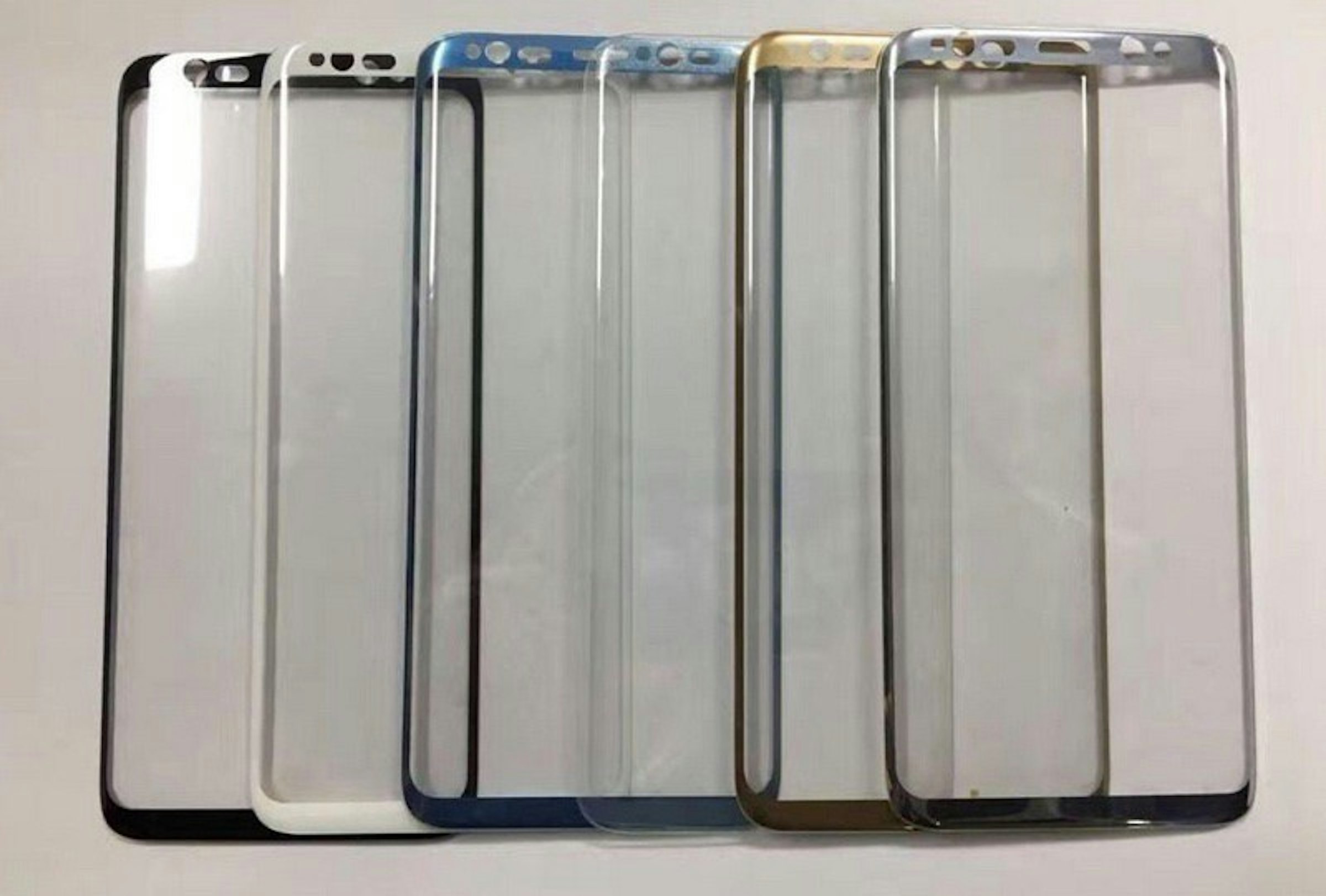 是配件商透露Galaxy S8可能推出配色 配合基座可變PC這篇文章的首圖