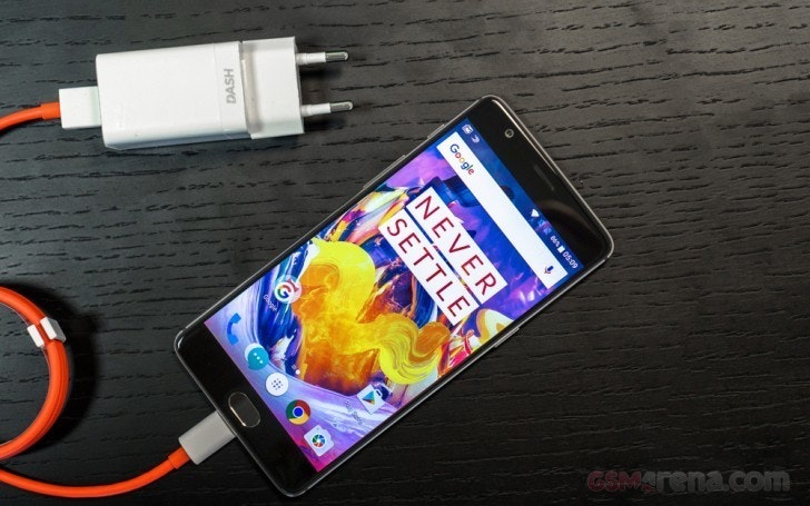 是傳OnePlus 5將採用雙曲面屏幕,內存增大至256GB的第3張圖