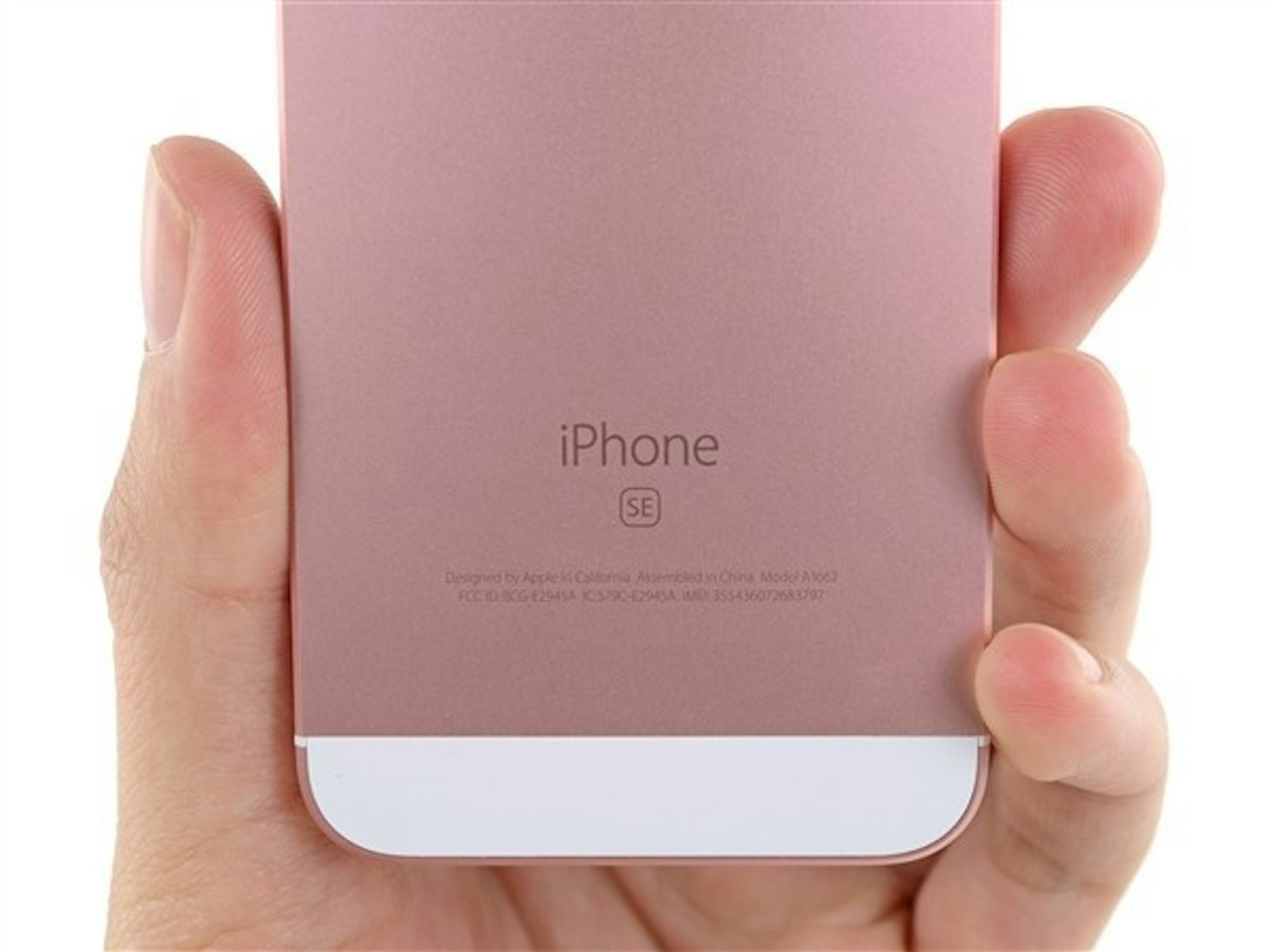 是難道真要和小屏iPhone說掰掰了？！產業鏈至今未收到二代iPhone SE訂單！這篇文章的首圖