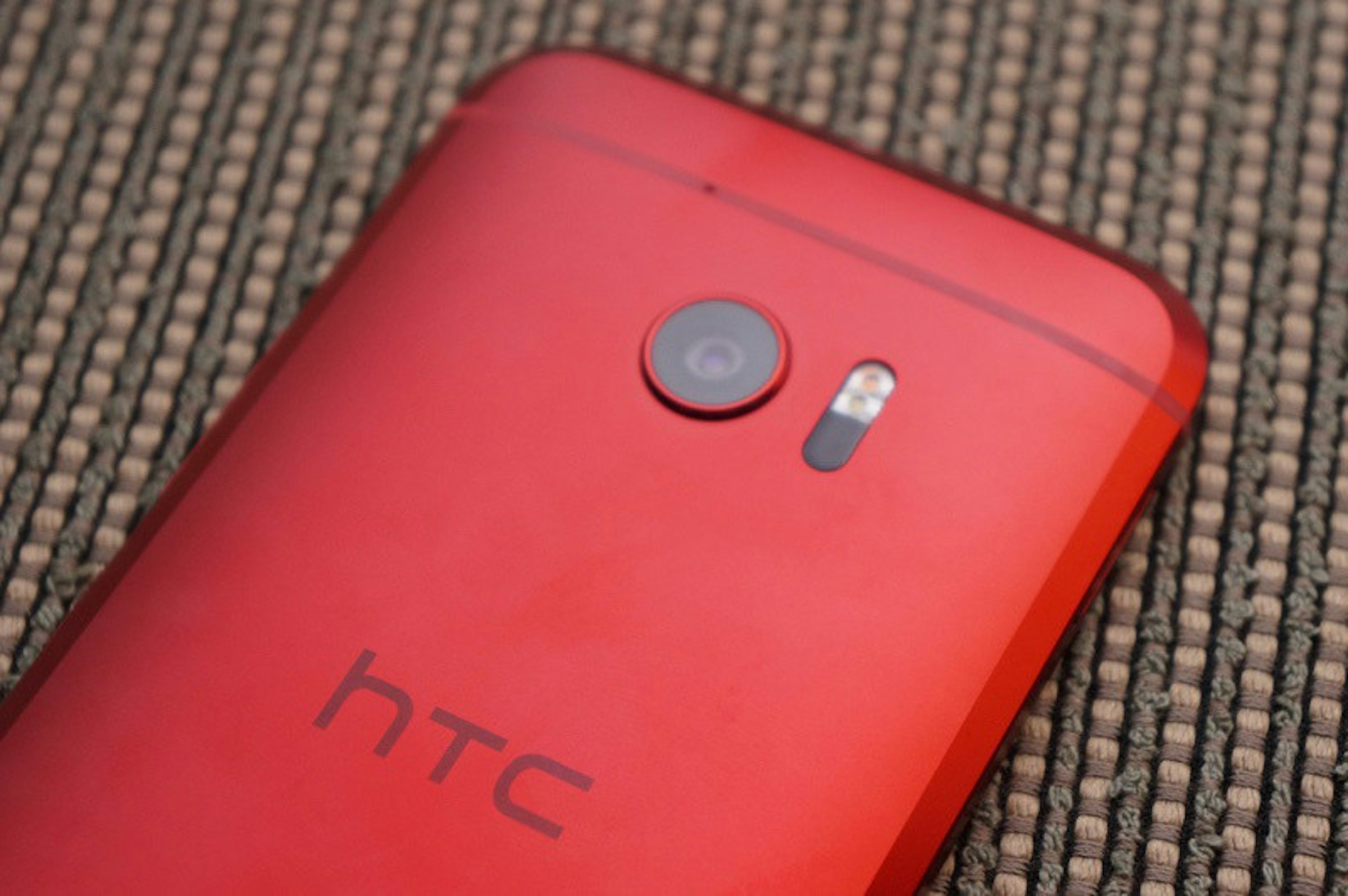 是HTC 10夕光紅登台 中華電獨賣64GB版本這篇文章的首圖
