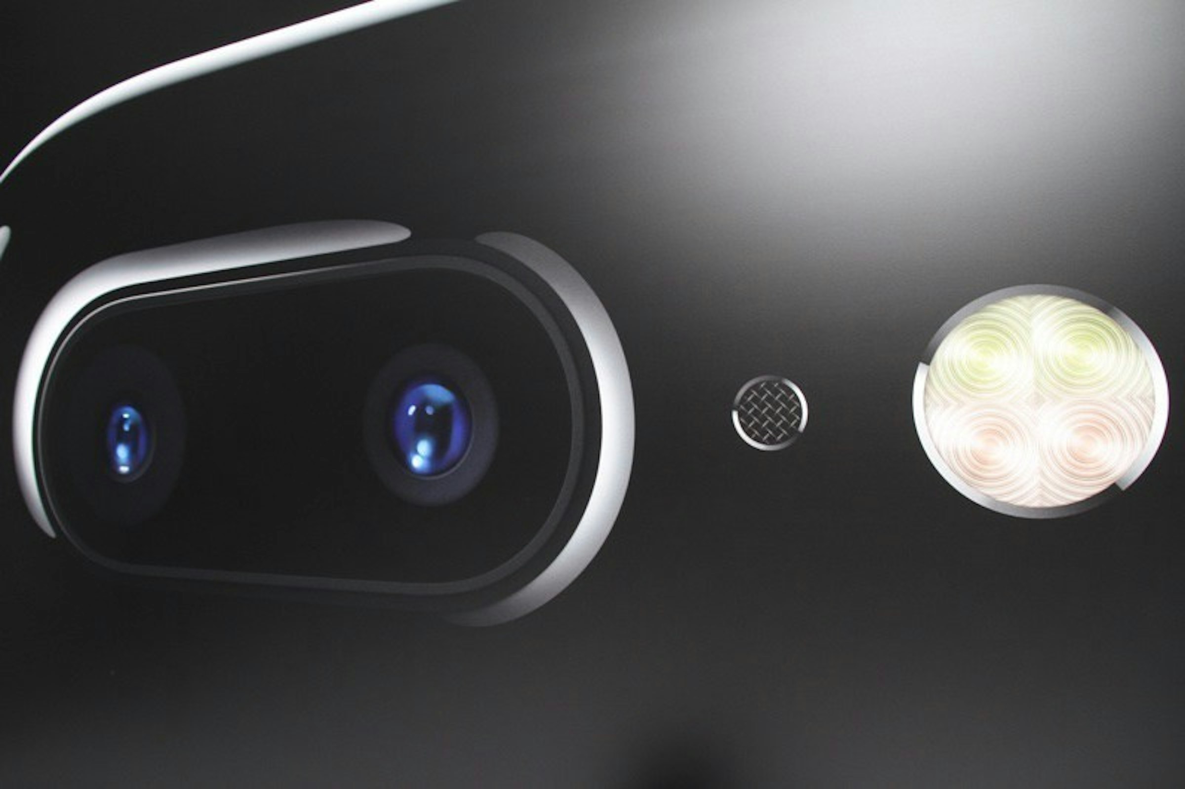 是明年推出的新款iPhone 仍僅大尺寸機種搭載雙主鏡頭這篇文章的首圖