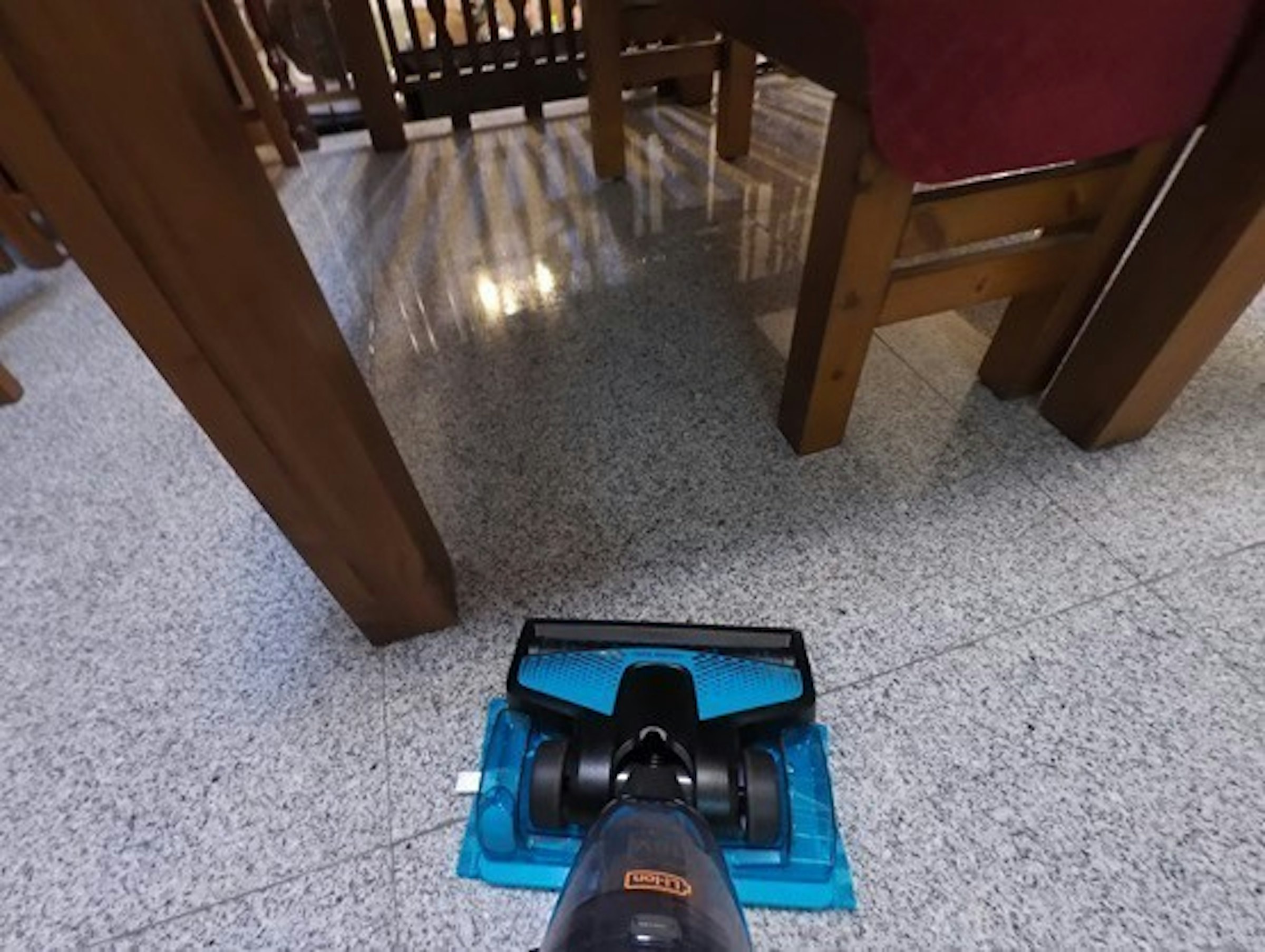 是硬是要學科技新知：PHILIPS 三合一拖地吸塵器(FC6404)開箱，掃地、拖地一次完成，省時省力超方便這篇文章的首圖