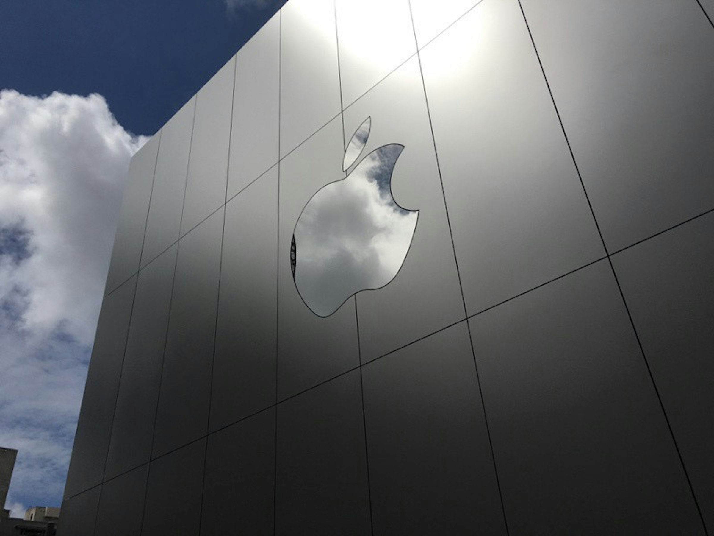 是全新Apple Store舊金山動眼看 以街口為概念這篇文章的首圖