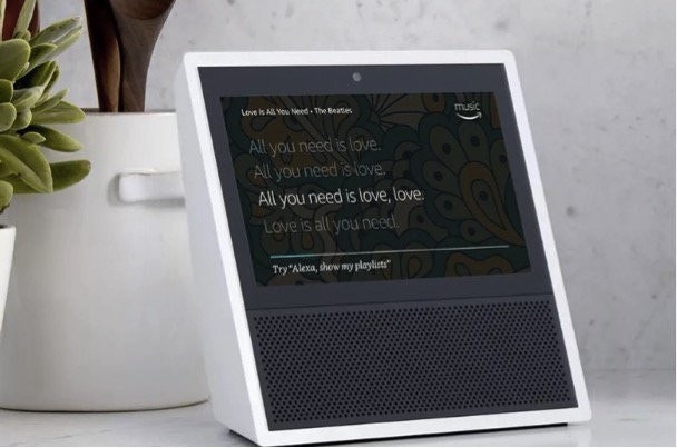 是Amazon發表帶顯示屏的Echo升級版:Echo Look的第3張圖