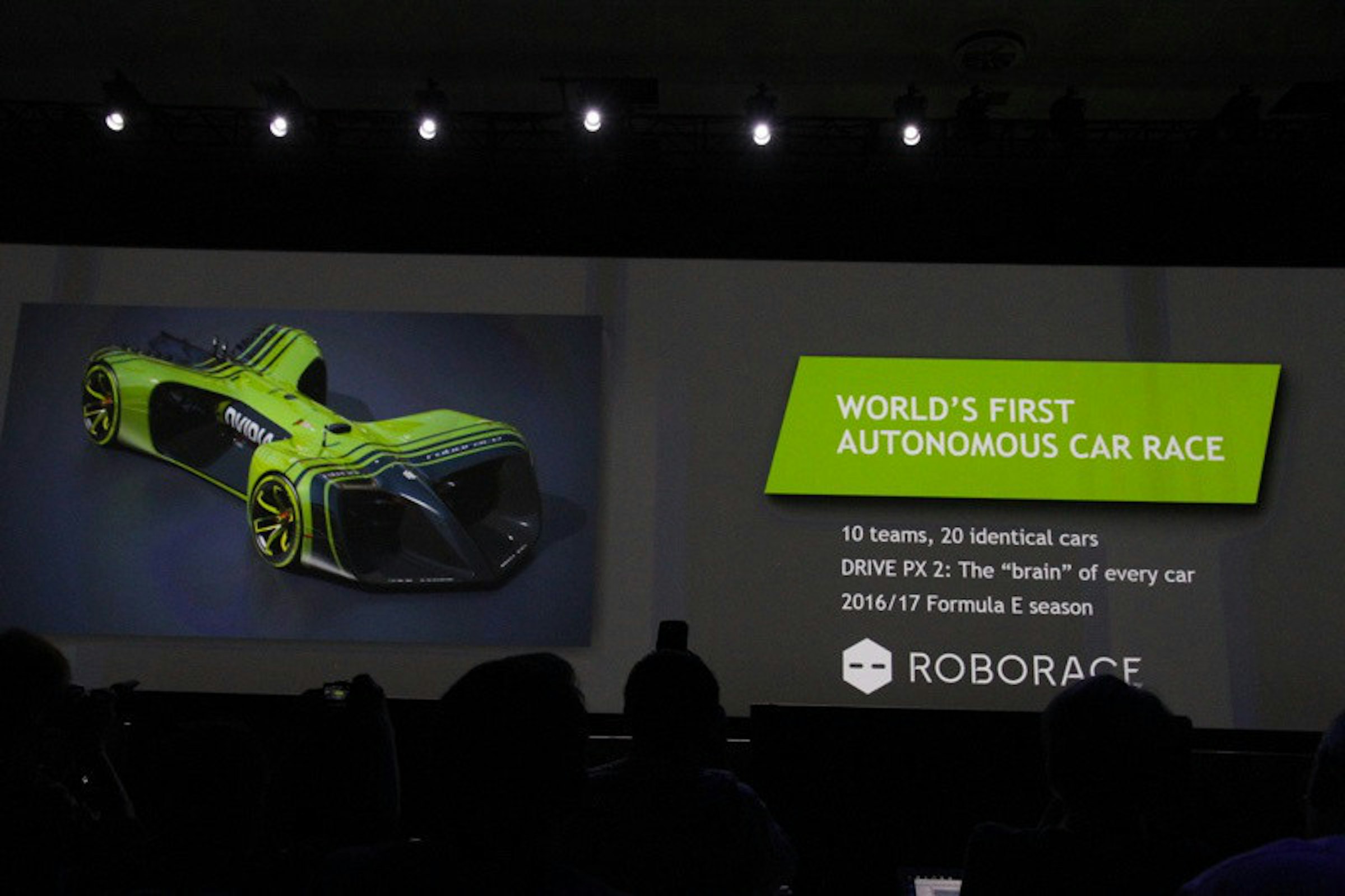 是Nvidia將以自動駕駛模組參與Roborace無人車賽事這篇文章的首圖