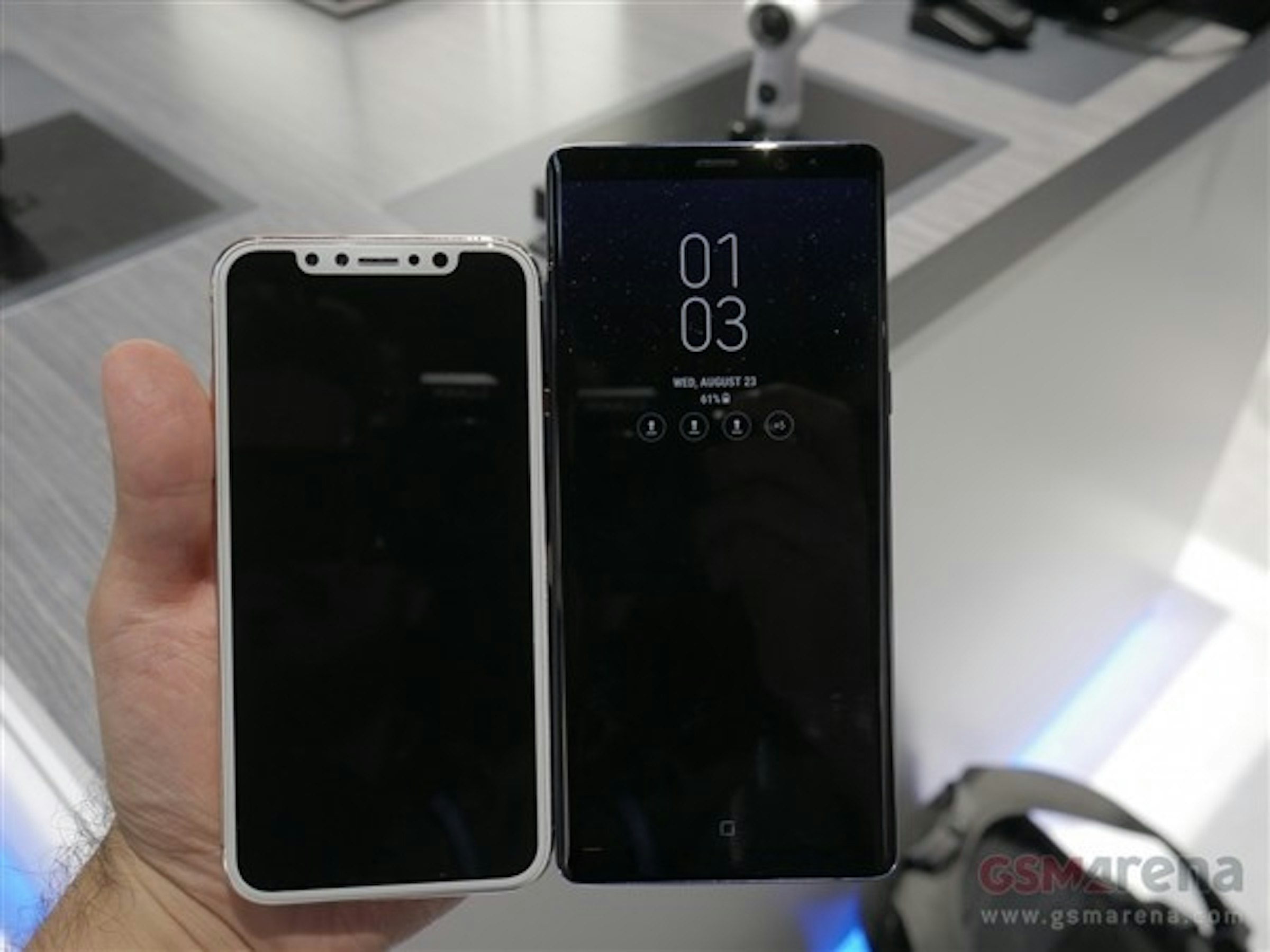 是Samsung Galaxy Note 8還是iPhone 8呢？不如先來看看兩款手機的對比吧！這篇文章的首圖