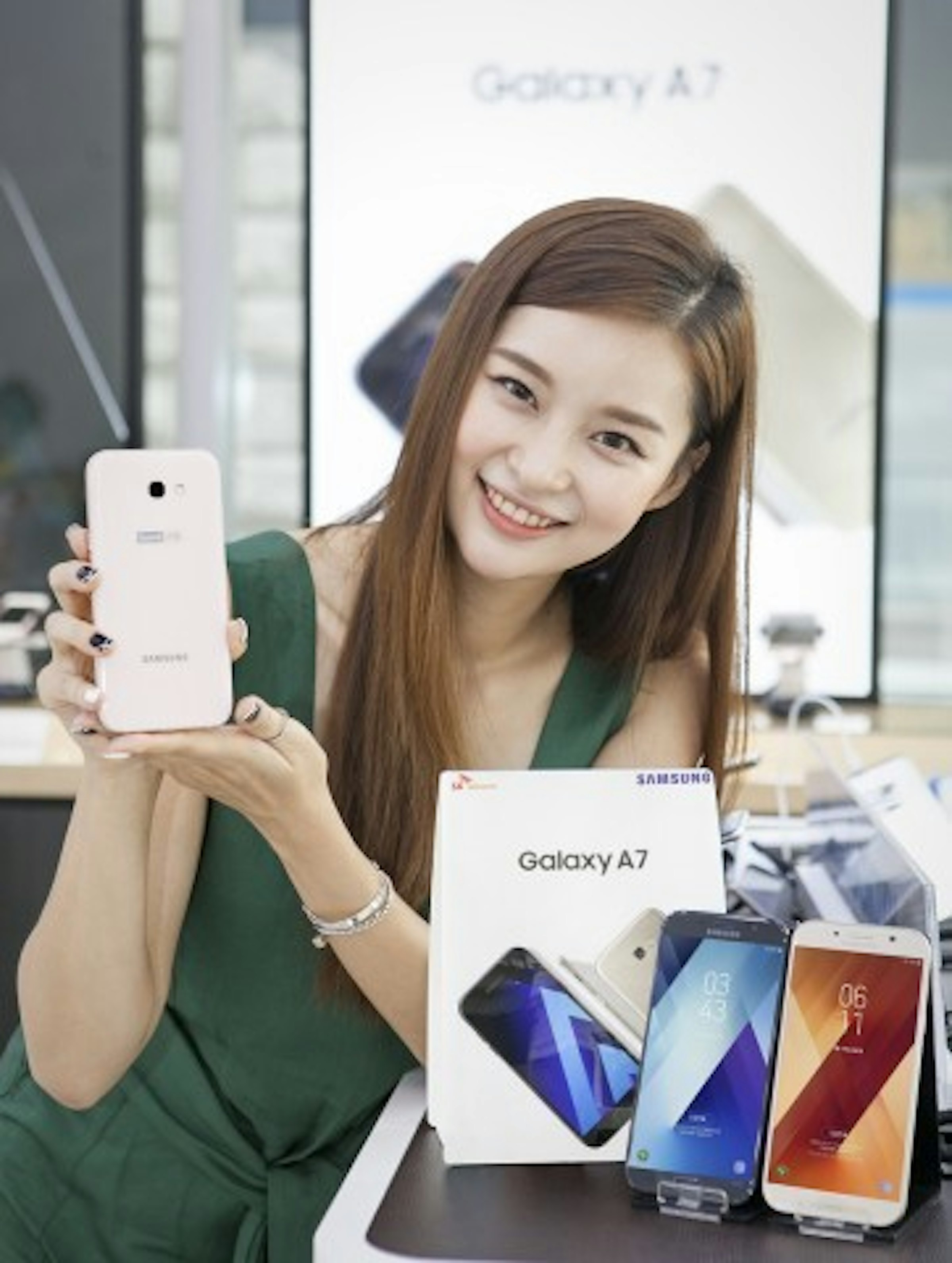是加入新功能重新推出！Samsung在韓國發布新版Galaxy A7（2017）：多了Bixby專用鍵！這篇文章的首圖