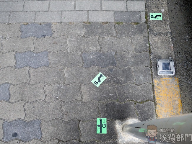 是日本人行道上的貼紙到底有什麼作用？這篇文章的首圖