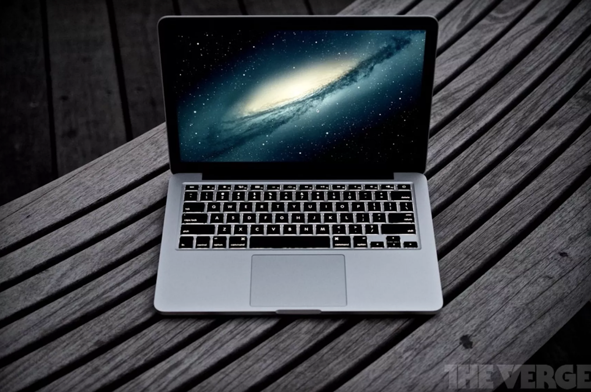 是蘋果正在調查使用者在MacBook上使用耳機的頻率（不會要取消吧！）這篇文章的首圖