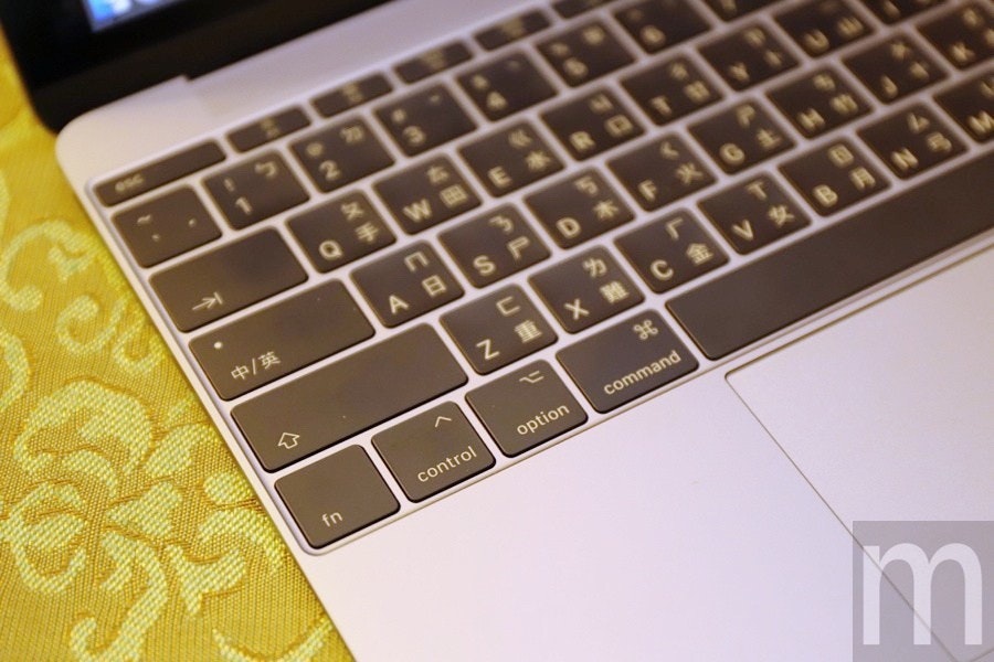 是簡單玩/換上新處理器、第二代蝶式鍵盤的2017年款12吋MacBook的第7張圖