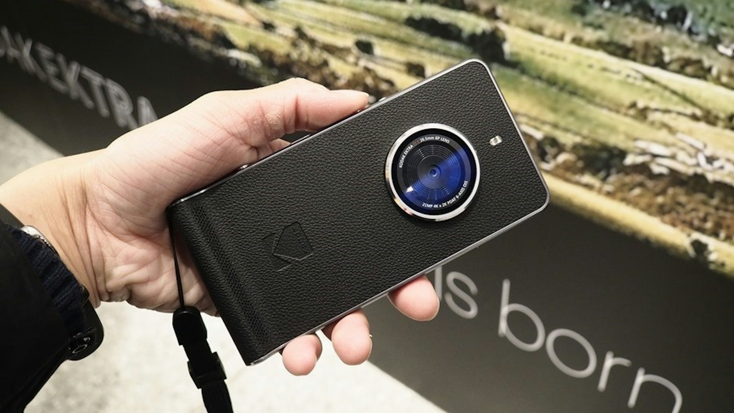 是硬是要學科技新知：帶著榮耀重返，柯達在台灣正式推出 KODAK EKTRA 復古拍照手機這篇文章的首圖