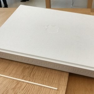 是蘋果設計書《Designed by Apple in California》快速動手翻 收錄各項經典產品的第24張圖