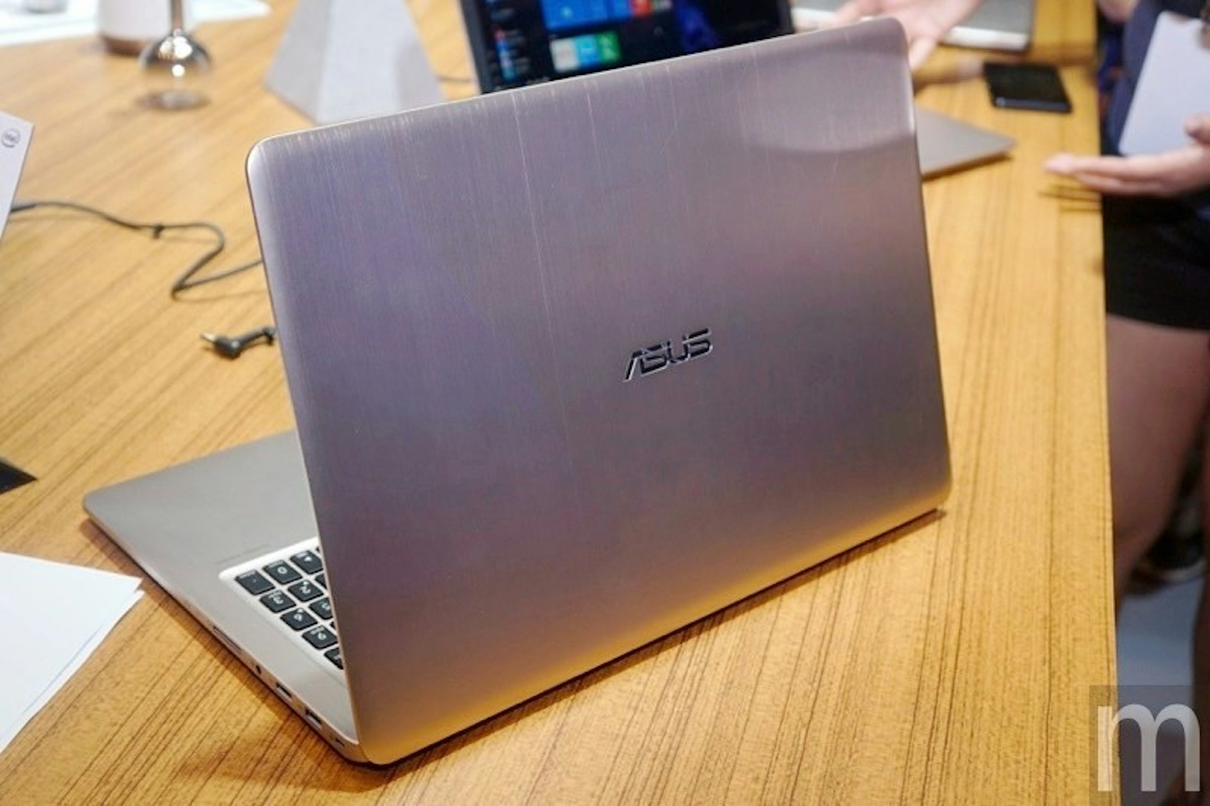 是ZenBook Pro在台上市 劍指MacBook Pro、強調電池快充效果這篇文章的首圖