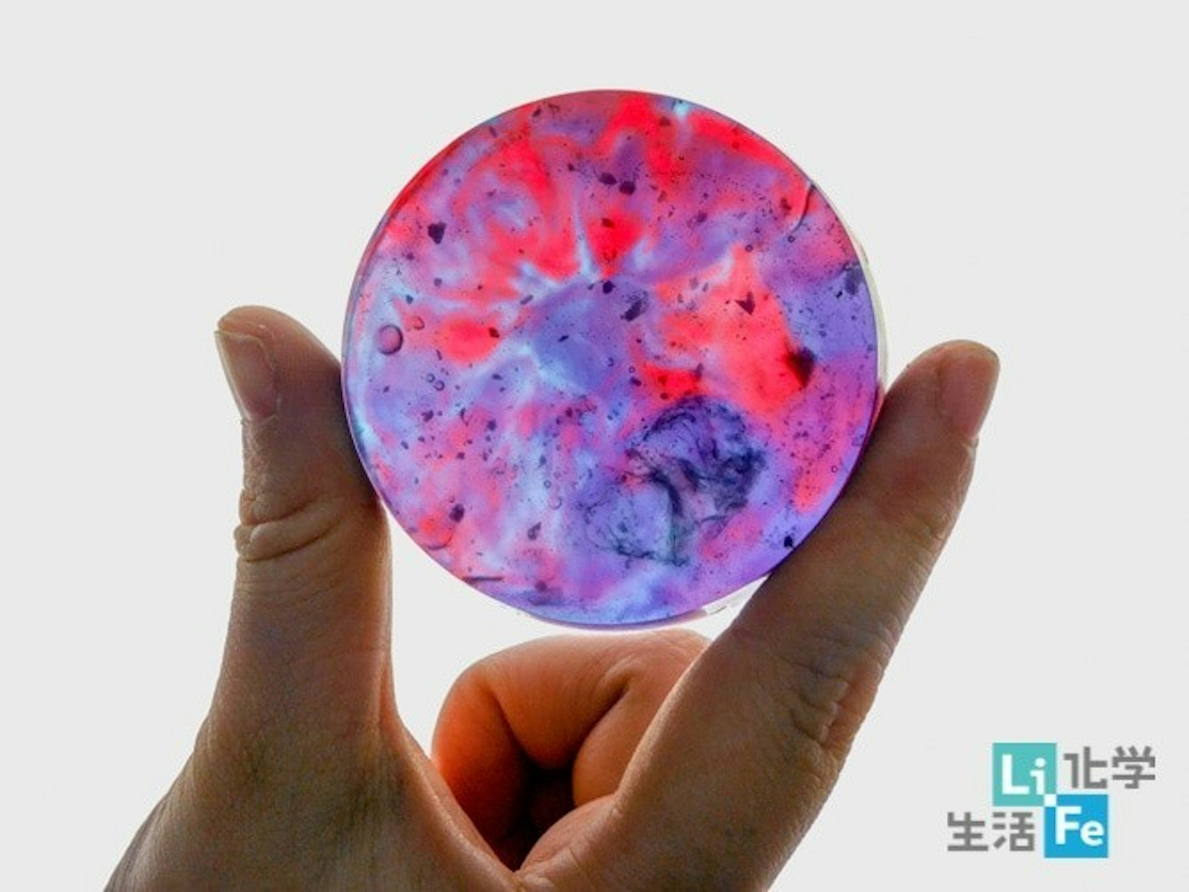 是DIY 星空漸層皂這篇文章的首圖