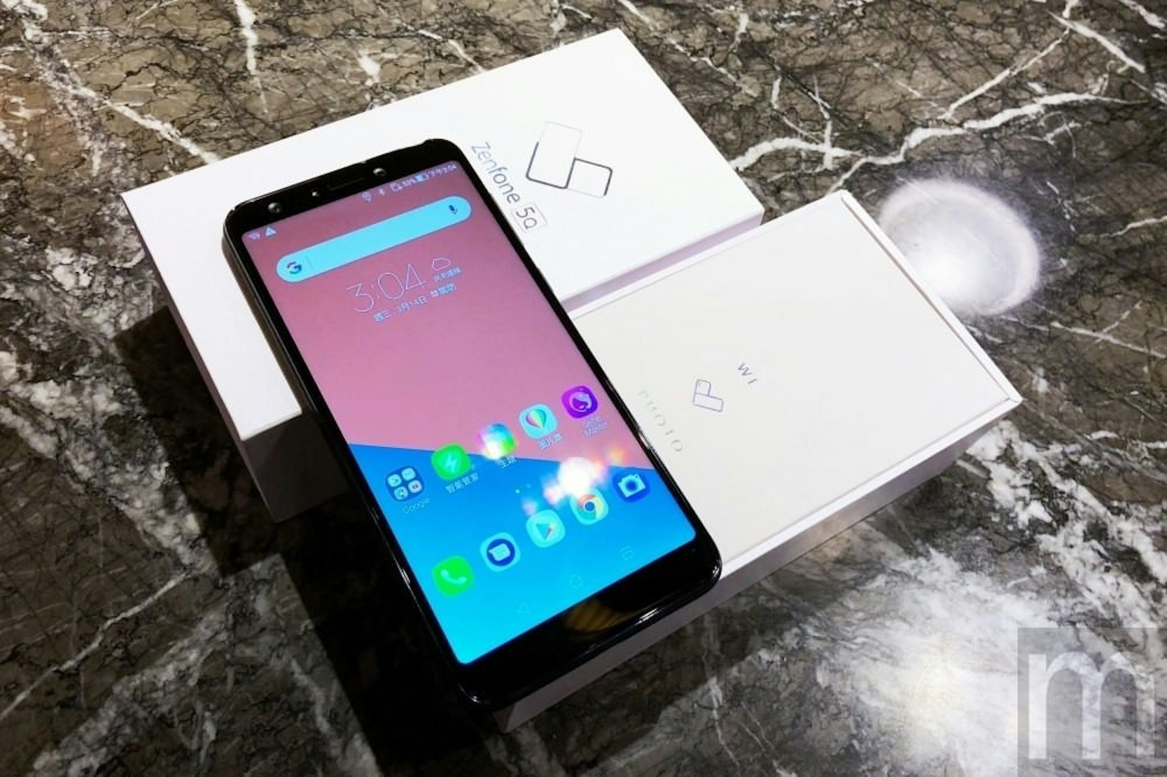 是開箱玩／華碩強調針對網美、直播族群打造的四鏡頭手機ZenFone 5Q這篇文章的首圖