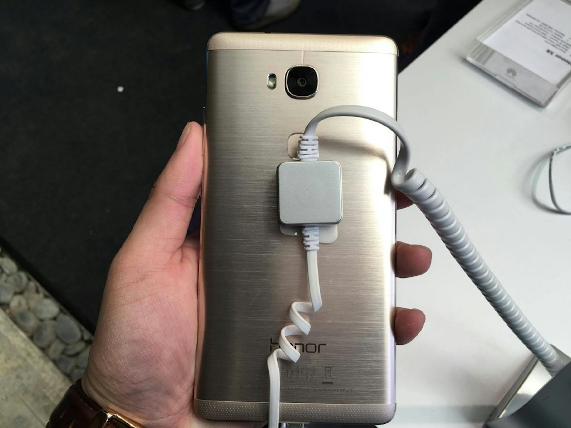 是2月16日開賣！Honor 5X正式售價為RM 899！土豪金RM 939！Honor 7增強版為RM 1499！這篇文章的首圖