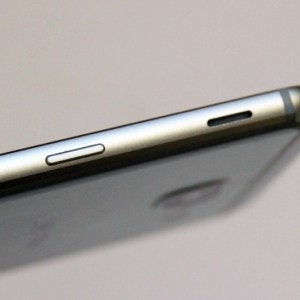 是Galaxy A8 2016年款實機動眼看 特殊天線填補層、新增藍色款外觀的第14張圖