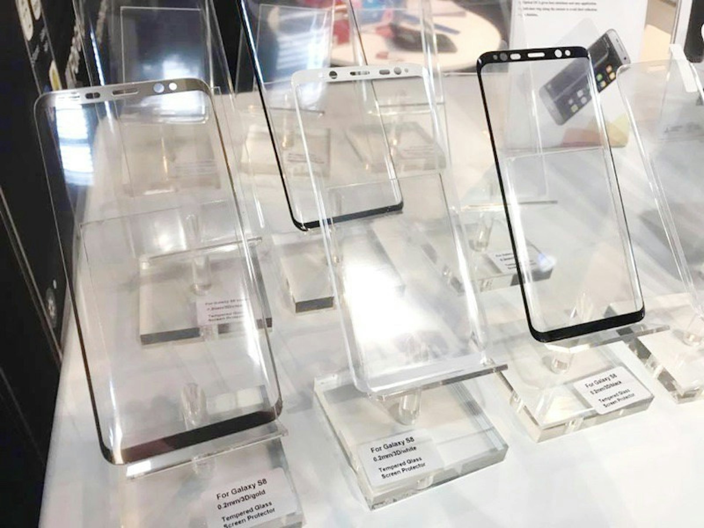 是對應Galaxy S8的玻璃保護貼現身MWC 2017展區這篇文章的首圖
