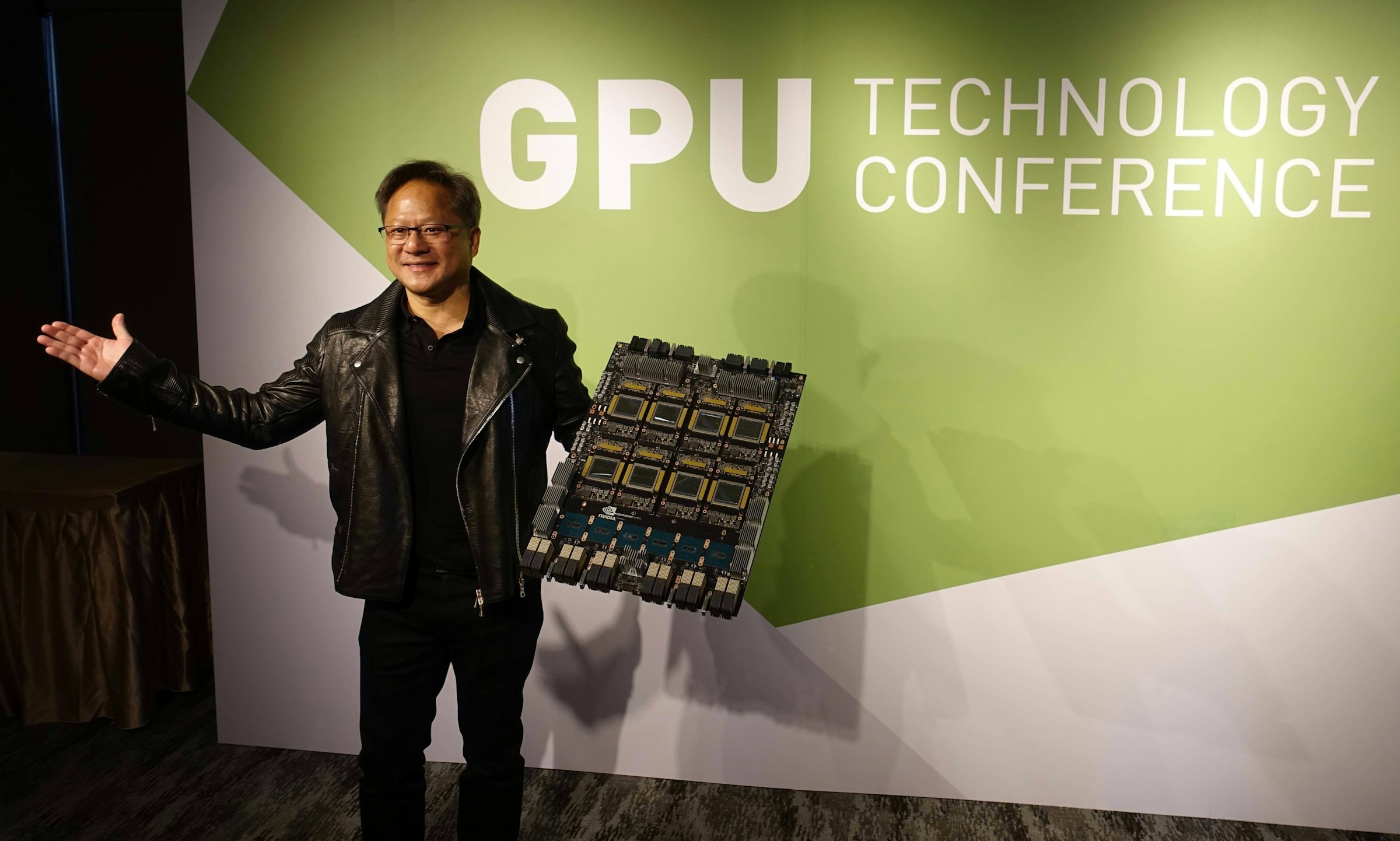 是十年後世界將比摩爾定律快 3 萬倍，NVIDIA 黃仁勳：唯有 GPU 是未來！這篇文章的首圖