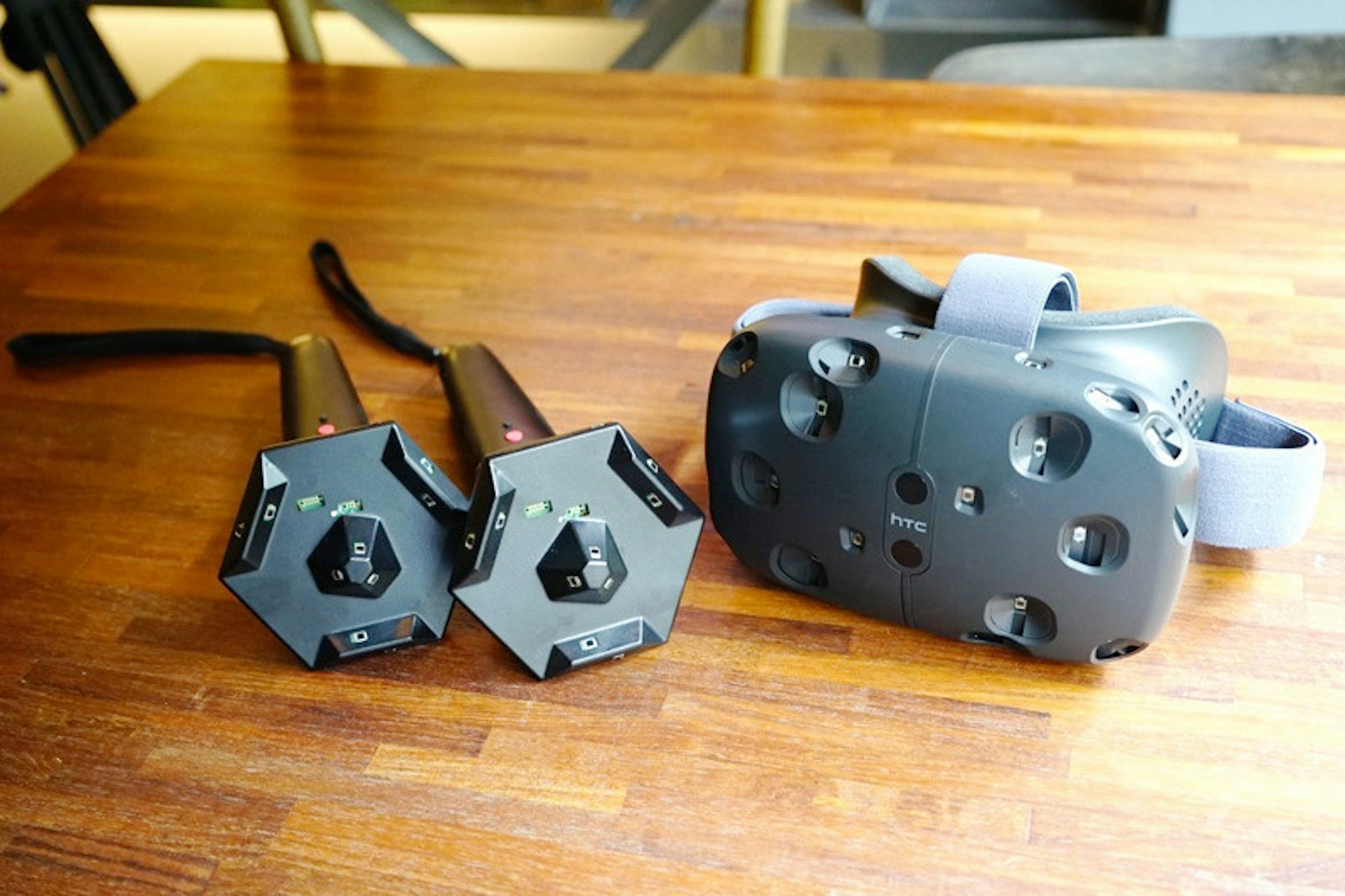 是HTC Vive傳將於12/8上市 價格仍未定這篇文章的首圖