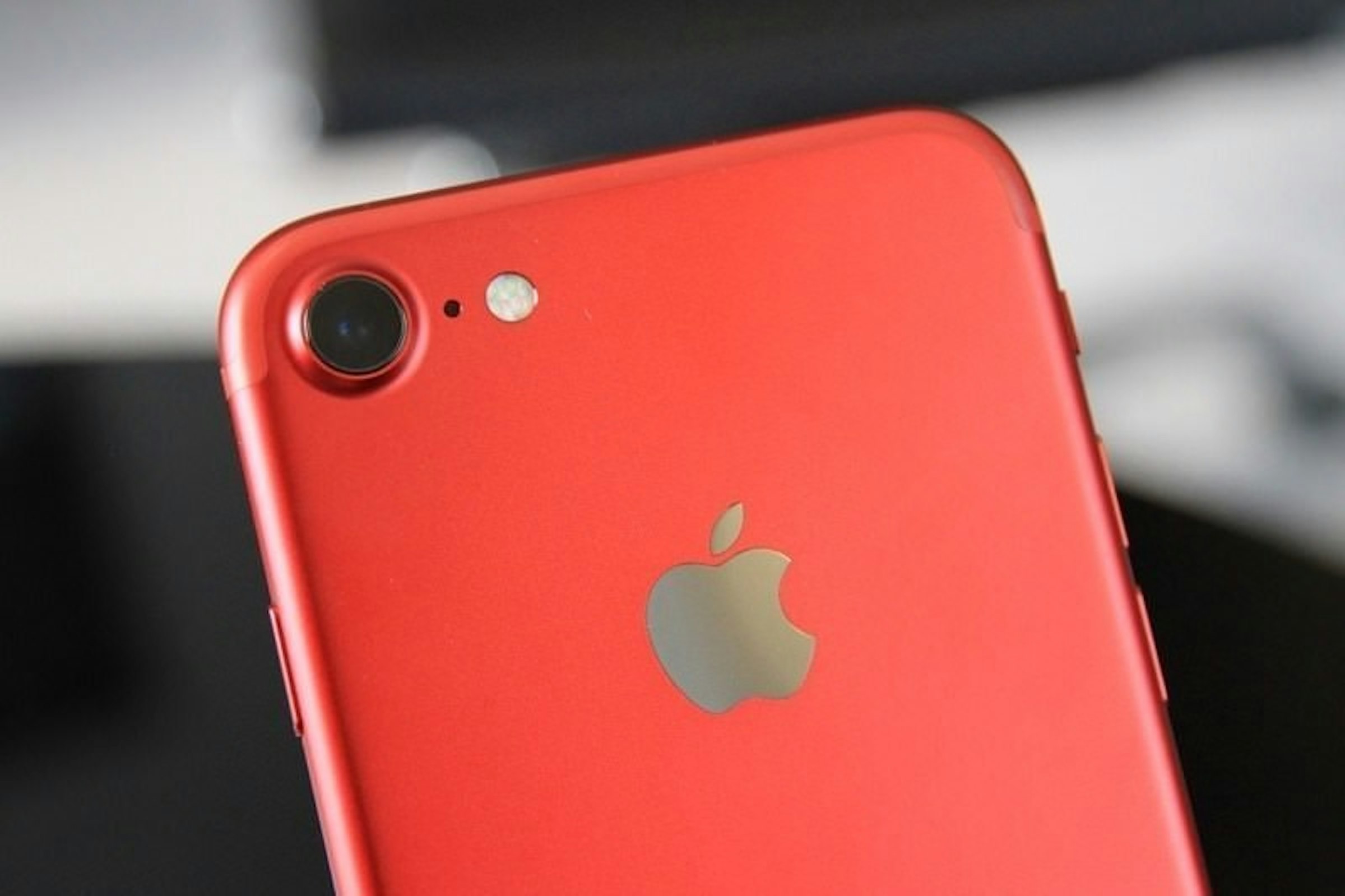 是(PRODUCT)RED款iPhone 8最快本週亮相 iPhone X可能暫時不跟進這篇文章的首圖