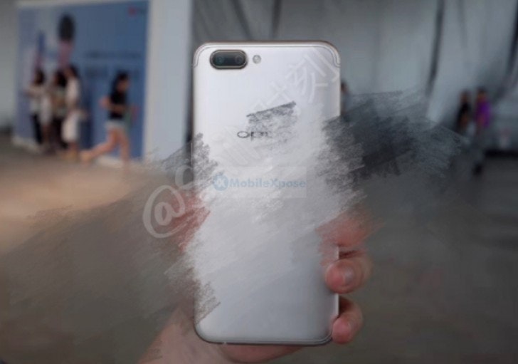 是Oppo R11實機照流出,銀色機身採用雙鏡頭設計的第3張圖