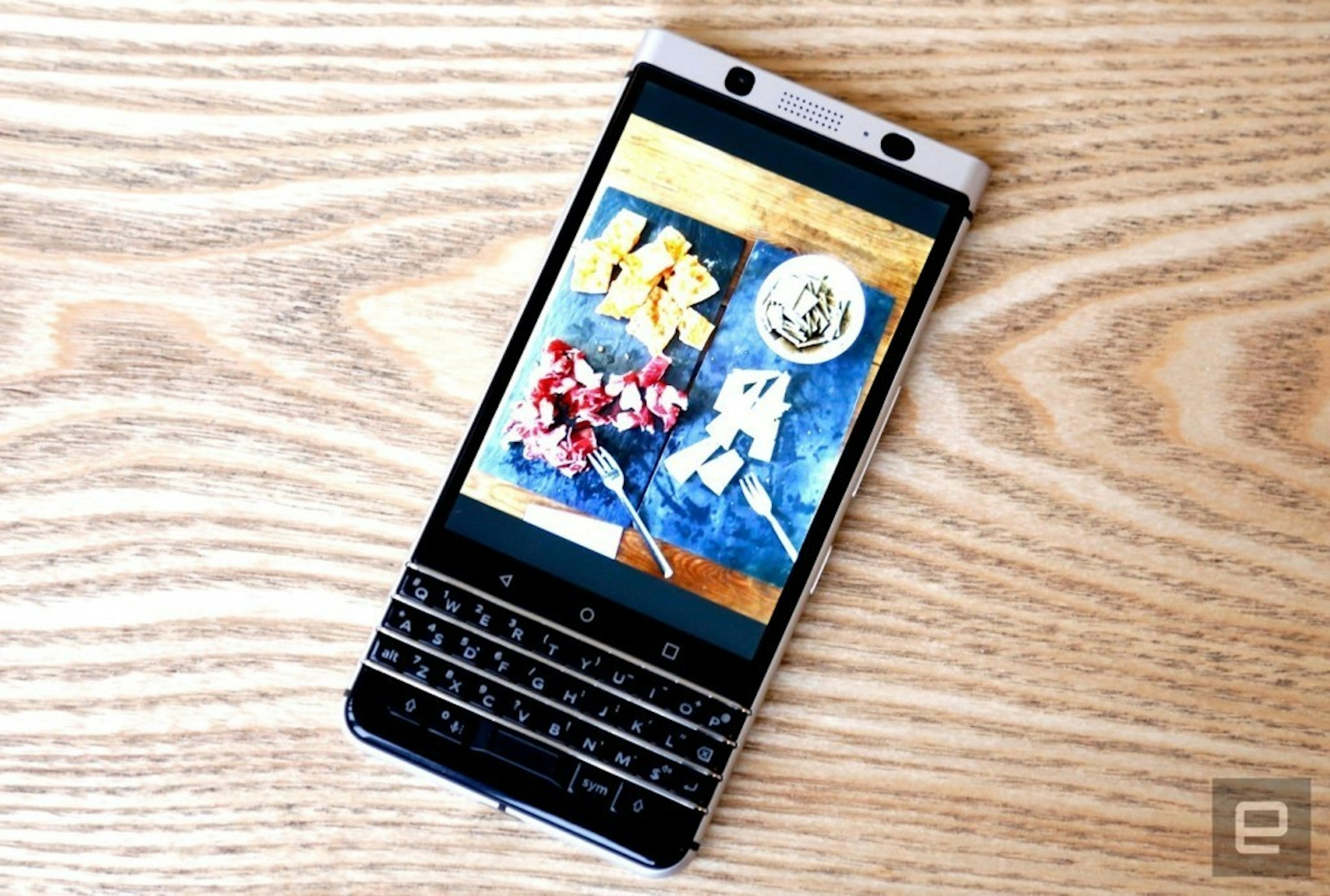 是【外型速看】最新黑莓鍵盤手機：BlackBerry KEYone！Spacebar鍵是指紋辨識器！這篇文章的首圖