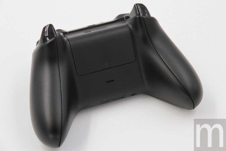 是開箱/預計在台推出、小巧機身塞入怪物效能的Xbox One X「黑潮版」這篇文章的第14圖