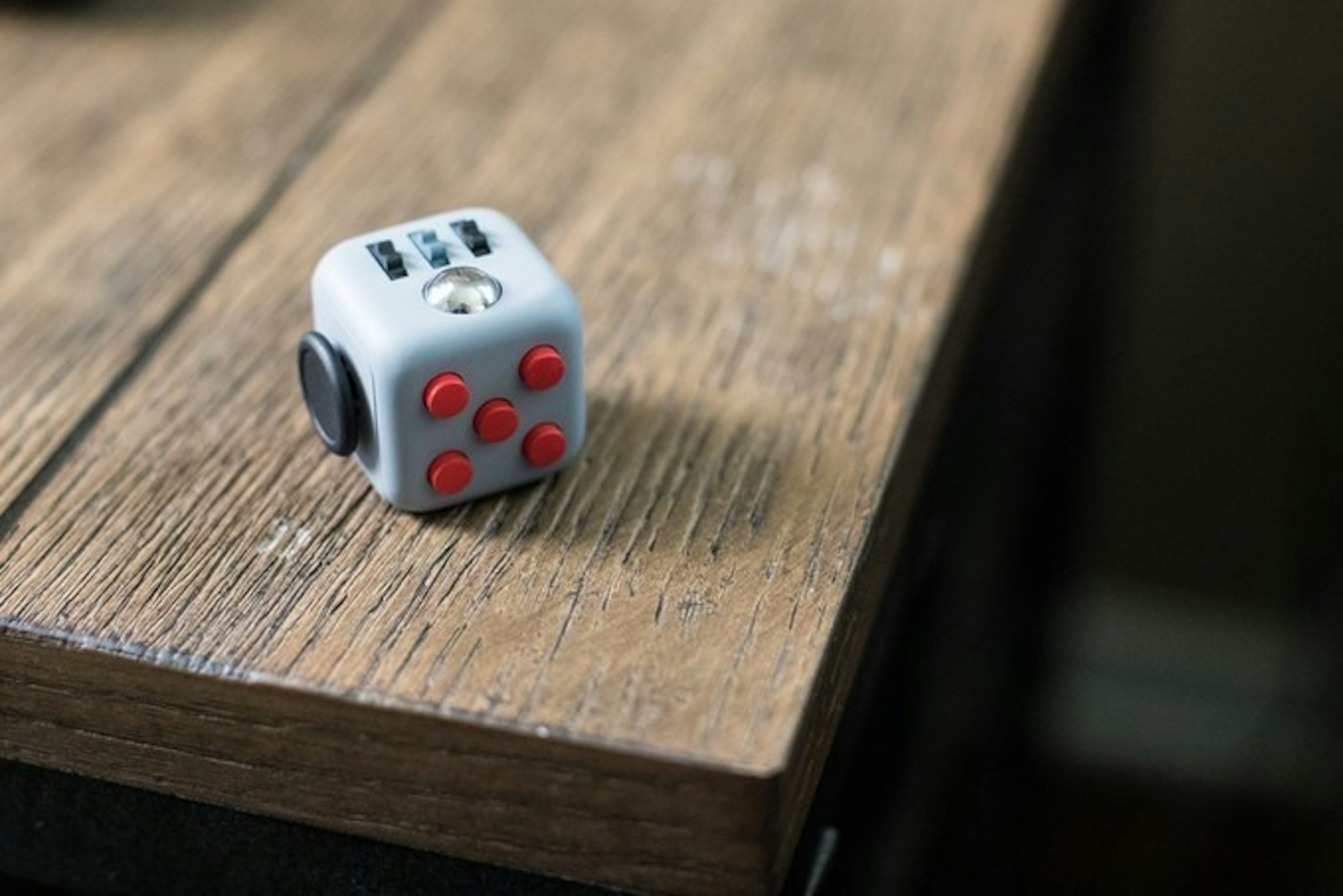 是小創意大商機，Fidget Cube上班族紓壓小玩物這篇文章的首圖