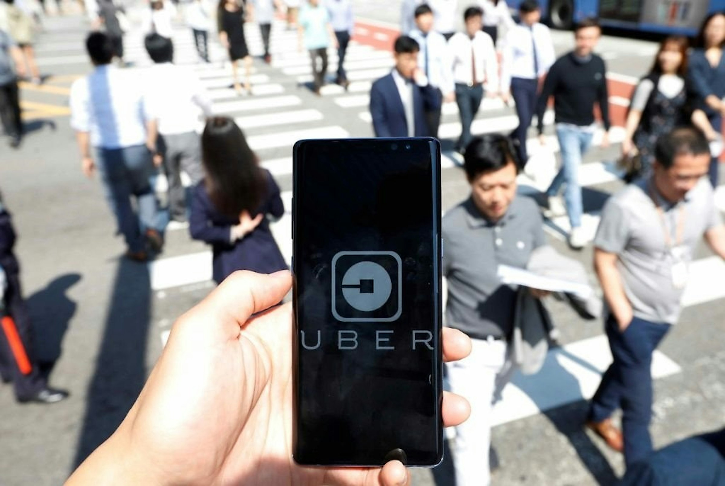 是Softbank 收購 Uber 約 15%-18% 股份，額外注資 10 億美元！這篇文章的首圖