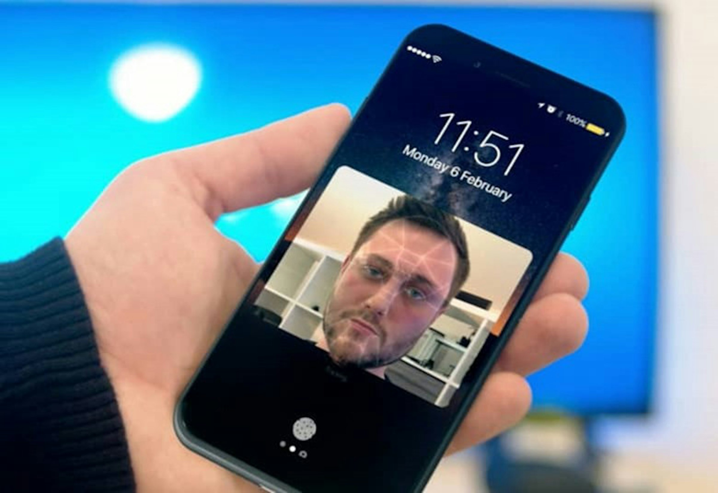 是Apple 主要鏡頭供應鏈大立光證實，具備 3D 臉部辨識感測器鏡頭將在年底出貨這篇文章的首圖