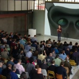 是Google首款自製虛擬實境顯示器 Daydream View揭曉的第20張圖