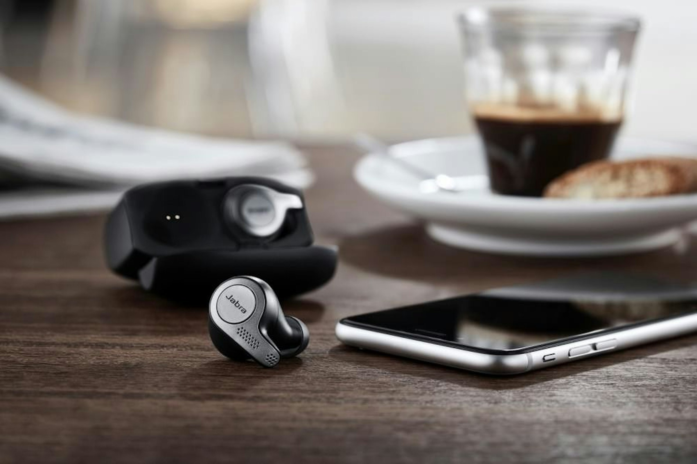 是Jabra推出新款真無線耳機 可透過觸控方式喚醒Siri、Alexa等數位助理服務這篇文章的首圖
