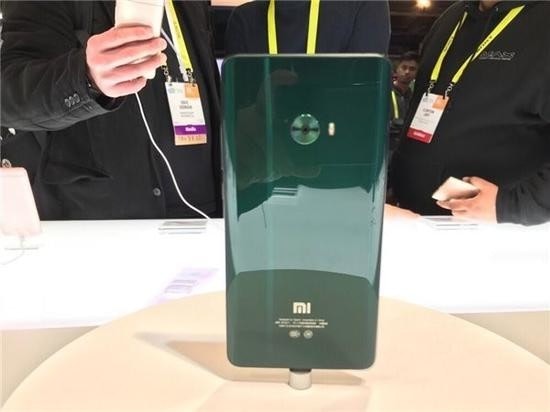 是CES上出現的不只是小米Mix白色版!還有小米Note 2綠色版與紫色版!一起來感受新配色的魔力!的第4張圖