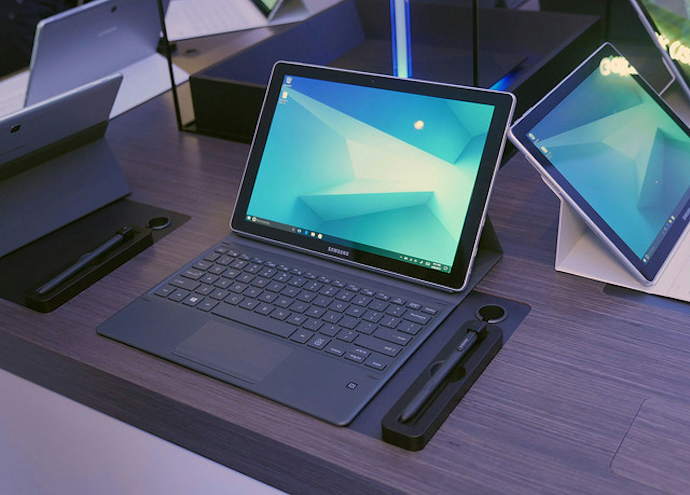 是[MWC 2017] 三星發表旗艦平板 Galaxy Tab S3，二合一平板 Galaxy Book，S8 也快來了！這篇文章的首圖