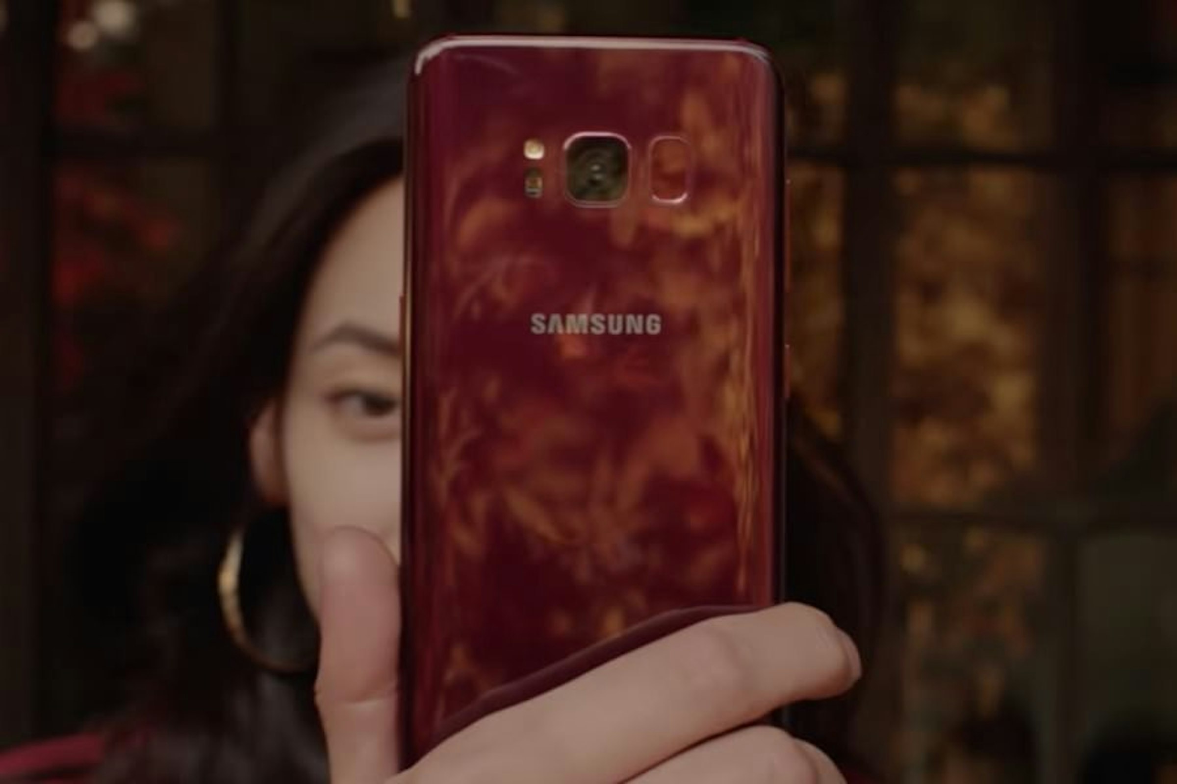 是迎接秋楓 三星打造勃艮第紅款Galaxy S8、Xperia推出秋楓佈景主題這篇文章的首圖