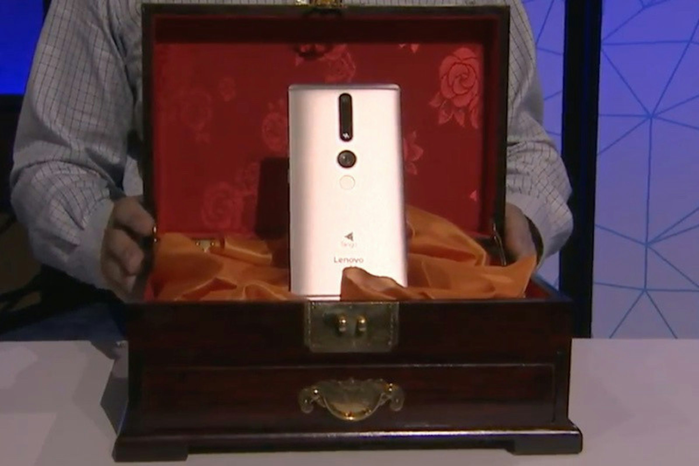 是聯想揭曉首款隨身AR手機 Phab 2 Pro這篇文章的首圖