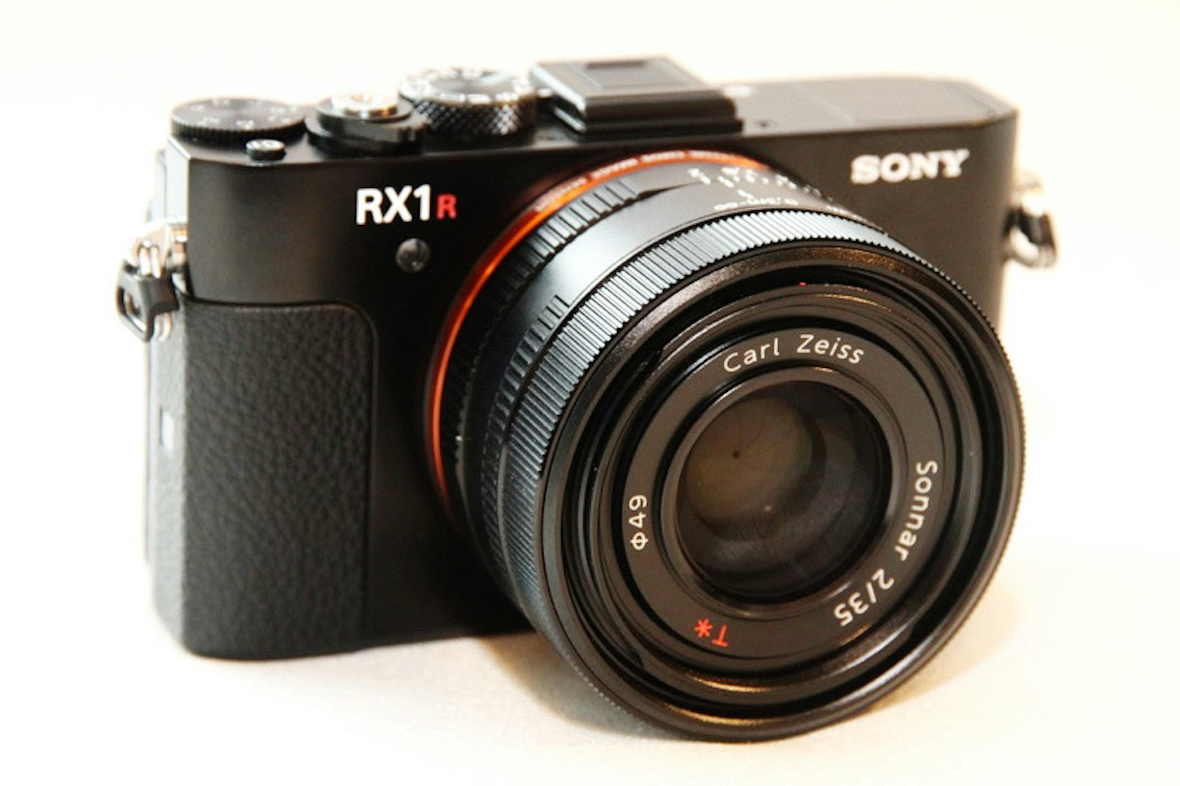 是RX1 R II在台發表 確認將在12月上市這篇文章的首圖