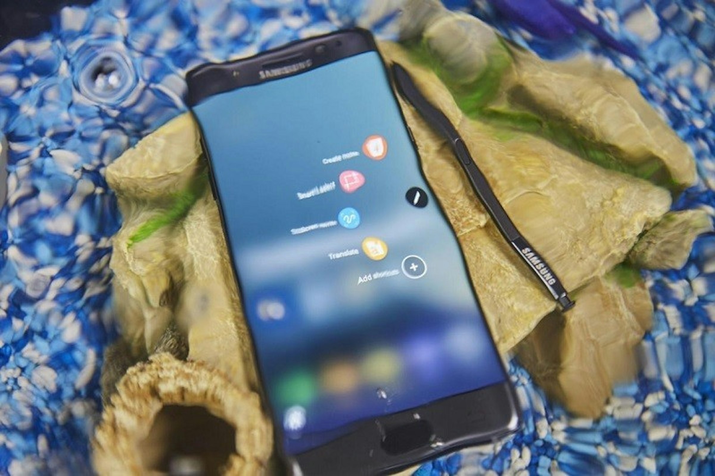 是Samsung宣布Galaxy Note 7全球供不應求！8月19日大馬無法如期發售，最快也要等到9月！這篇文章的首圖