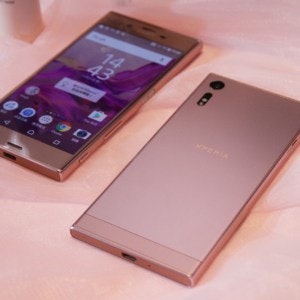是藉粉色吸引女性消費族群 Xperia XZ山茶花配色動眼看的第16張圖