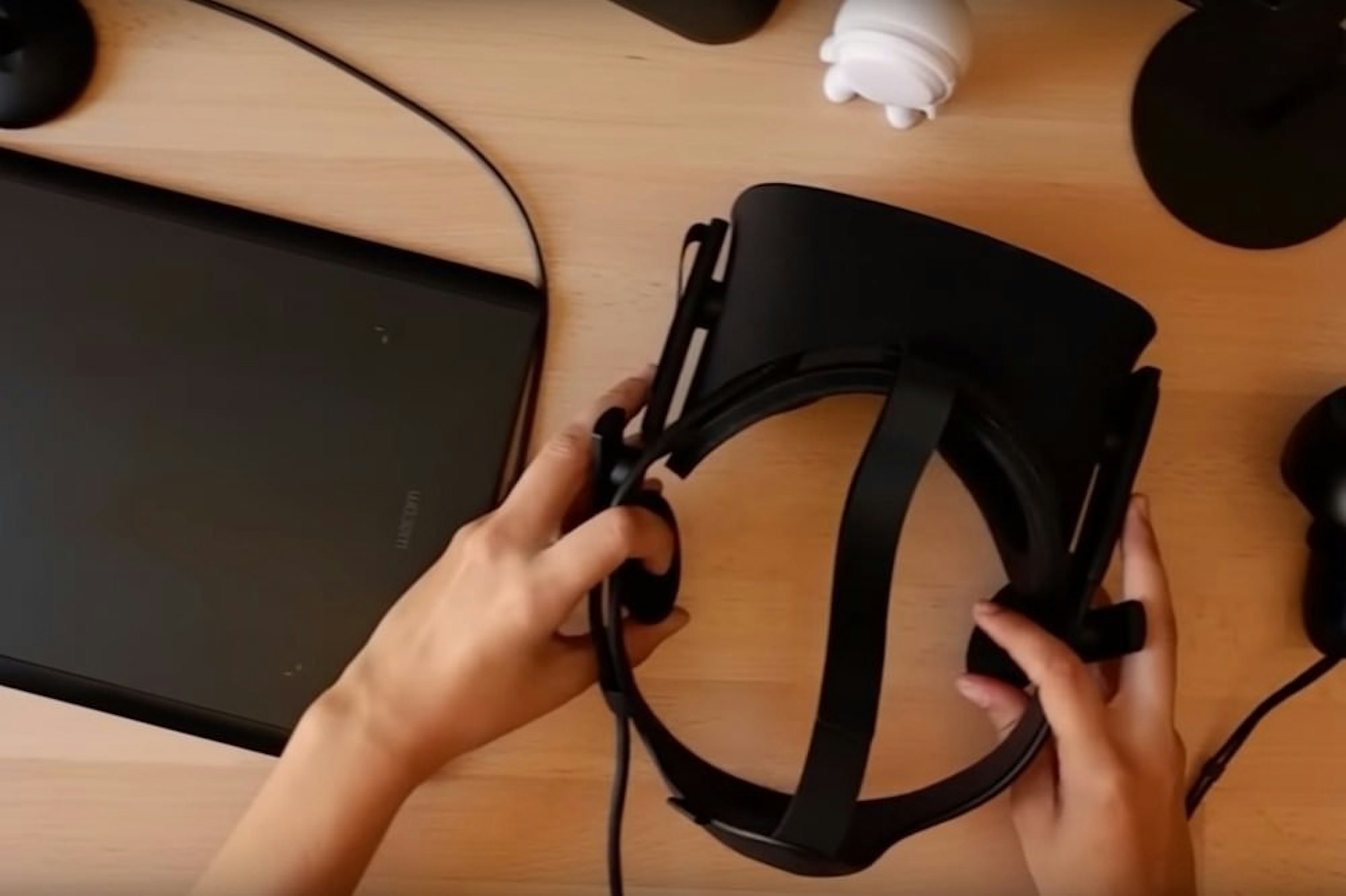 是讓軟體工具同時對應VR使用 Oculus VR推動混合應用概念設計這篇文章的首圖