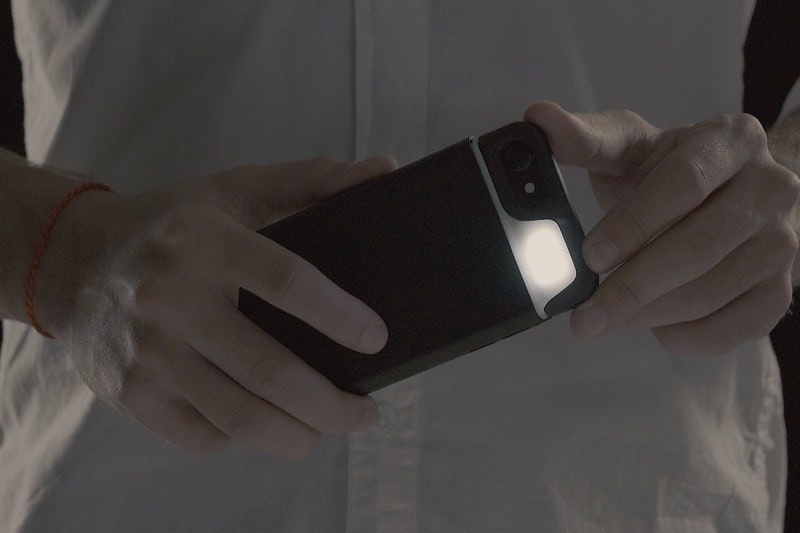 是iPhone 7保護殼iblazr Case 用40組雙色溫LED提供更自然補光這篇文章的首圖