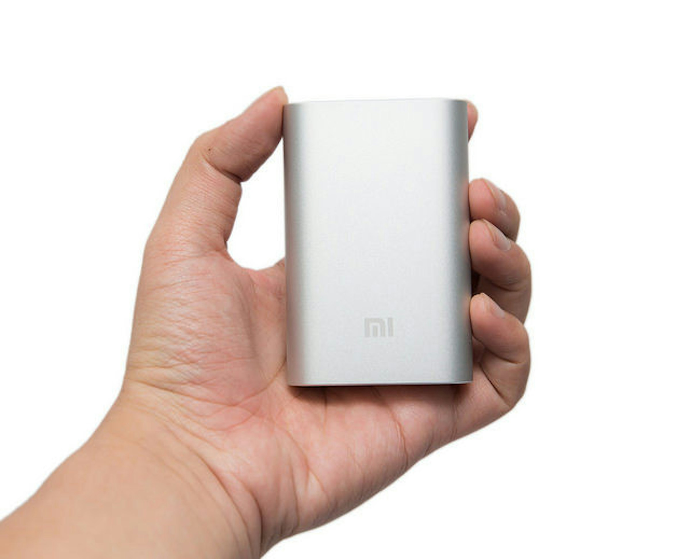 是容量相同瘦身成功！小米移動電源 10000mAh 最新款開箱與拆解這篇文章的首圖