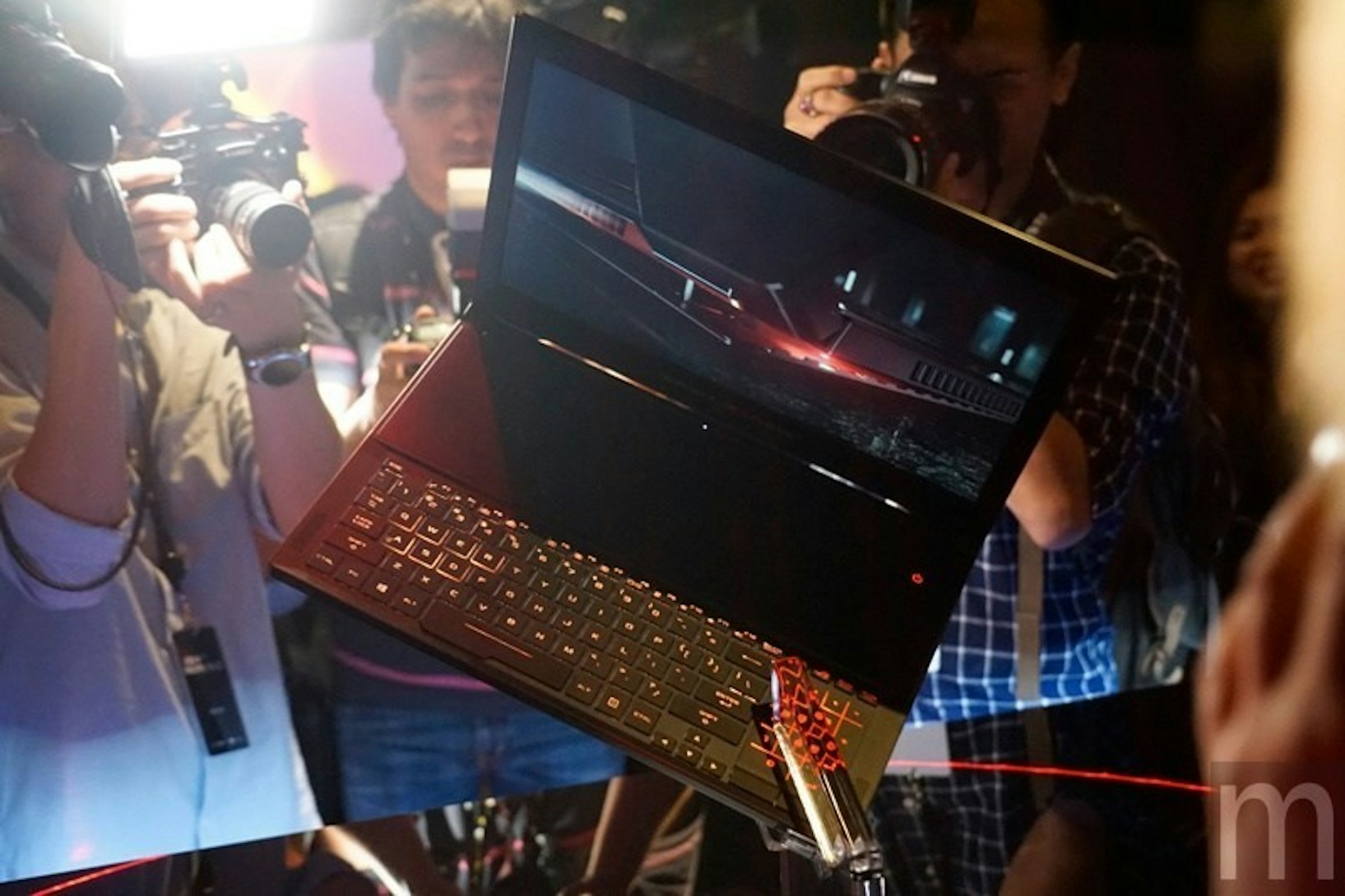是華碩最輕薄遊戲筆電ROG Zephyrus 厚度僅16.9mm、可流暢推動清析VR影像這篇文章的首圖