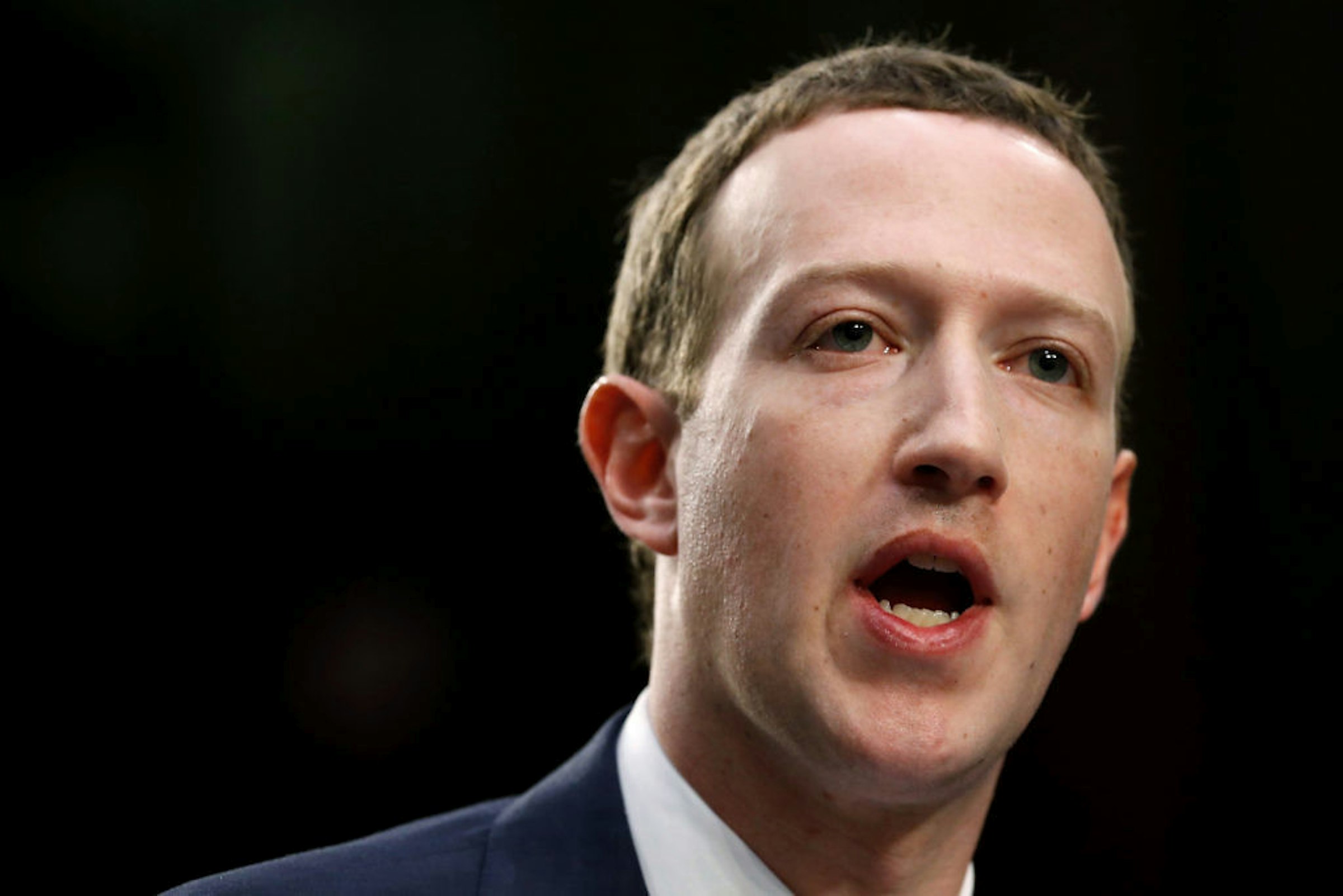 是祖克柏堅決否認：不，Facebook 不會偷偷監聽你這篇文章的首圖