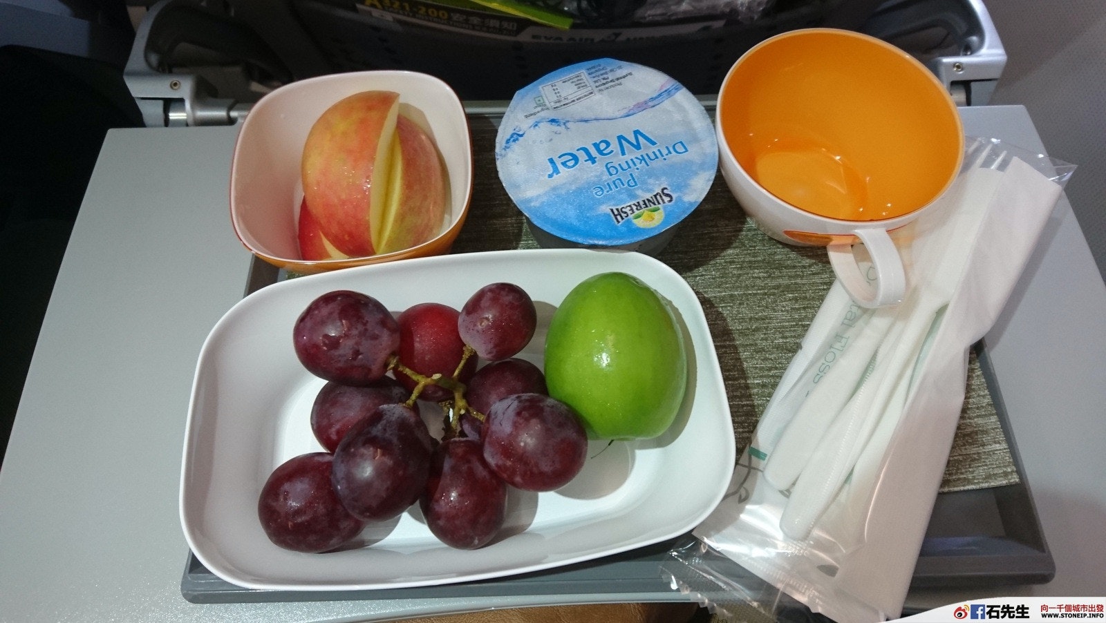 是【飛機餐挑戰】長榮航空（Eva Air）的「水果」特別餐（香港台北午飯）這篇文章的首圖
