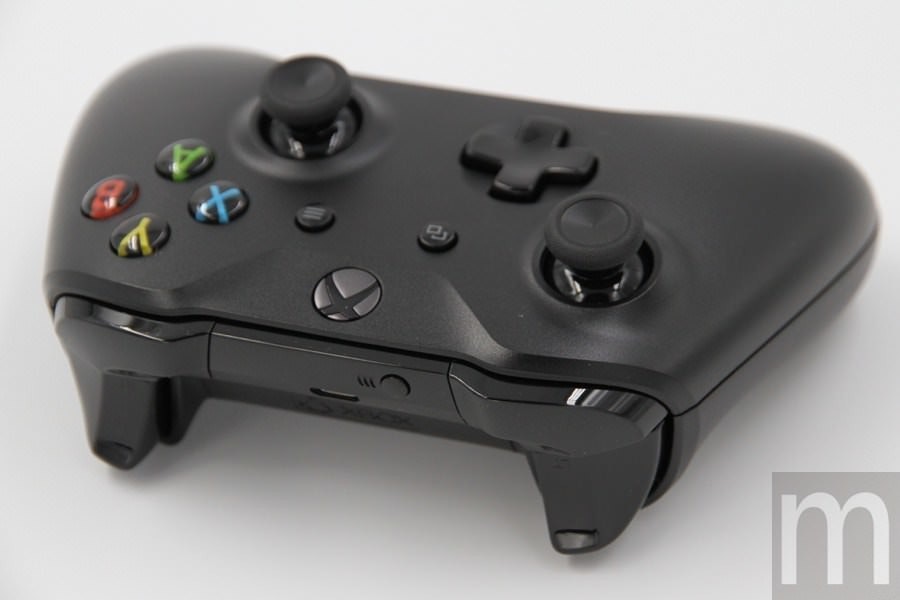 是開箱/預計在台推出、小巧機身塞入怪物效能的Xbox One X「黑潮版」這篇文章的第13圖