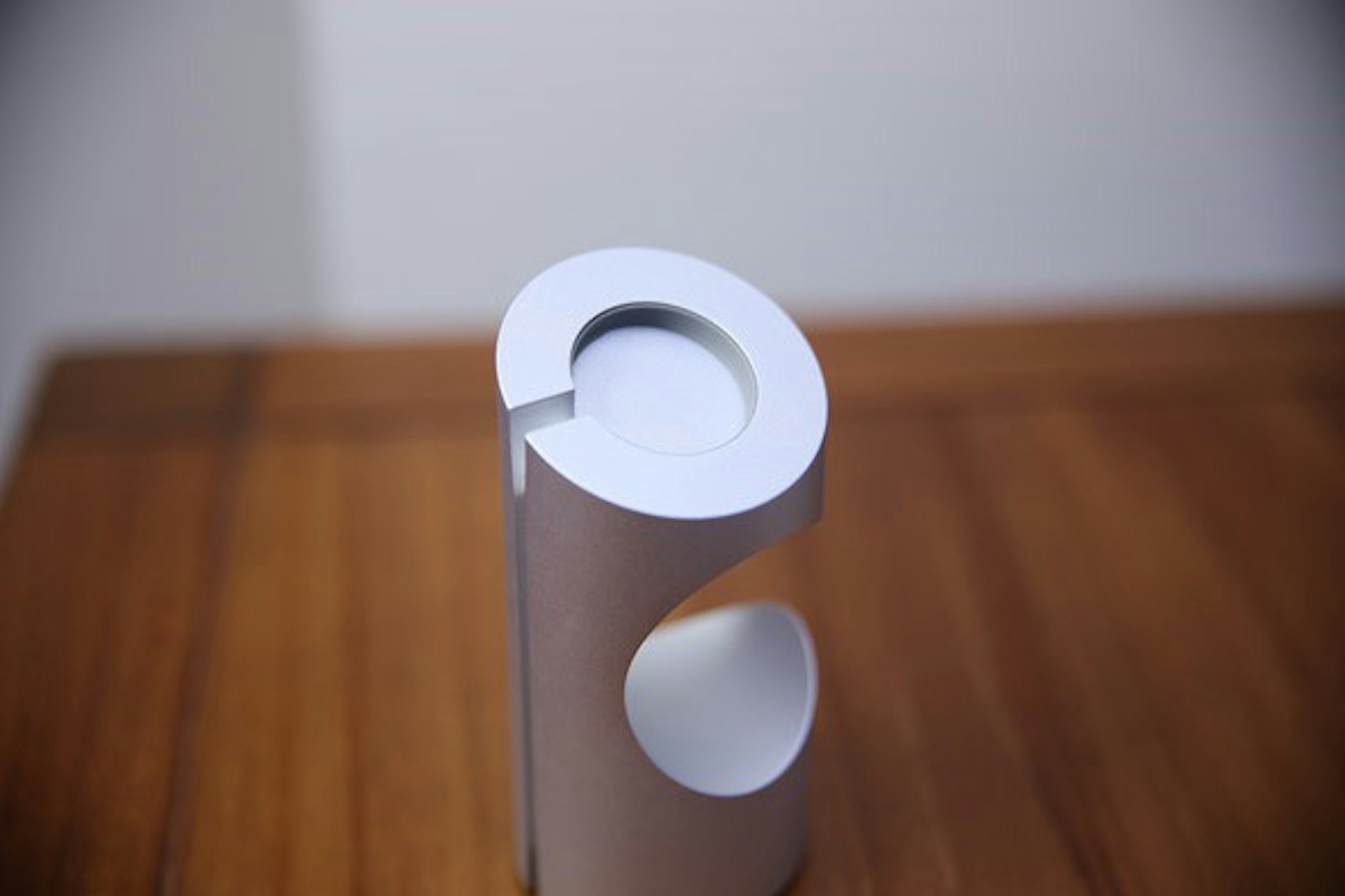 是有 Apple Watch 就該擁有，全鋁合金打造 Just Mobile TimeStand 時間立架這篇文章的首圖