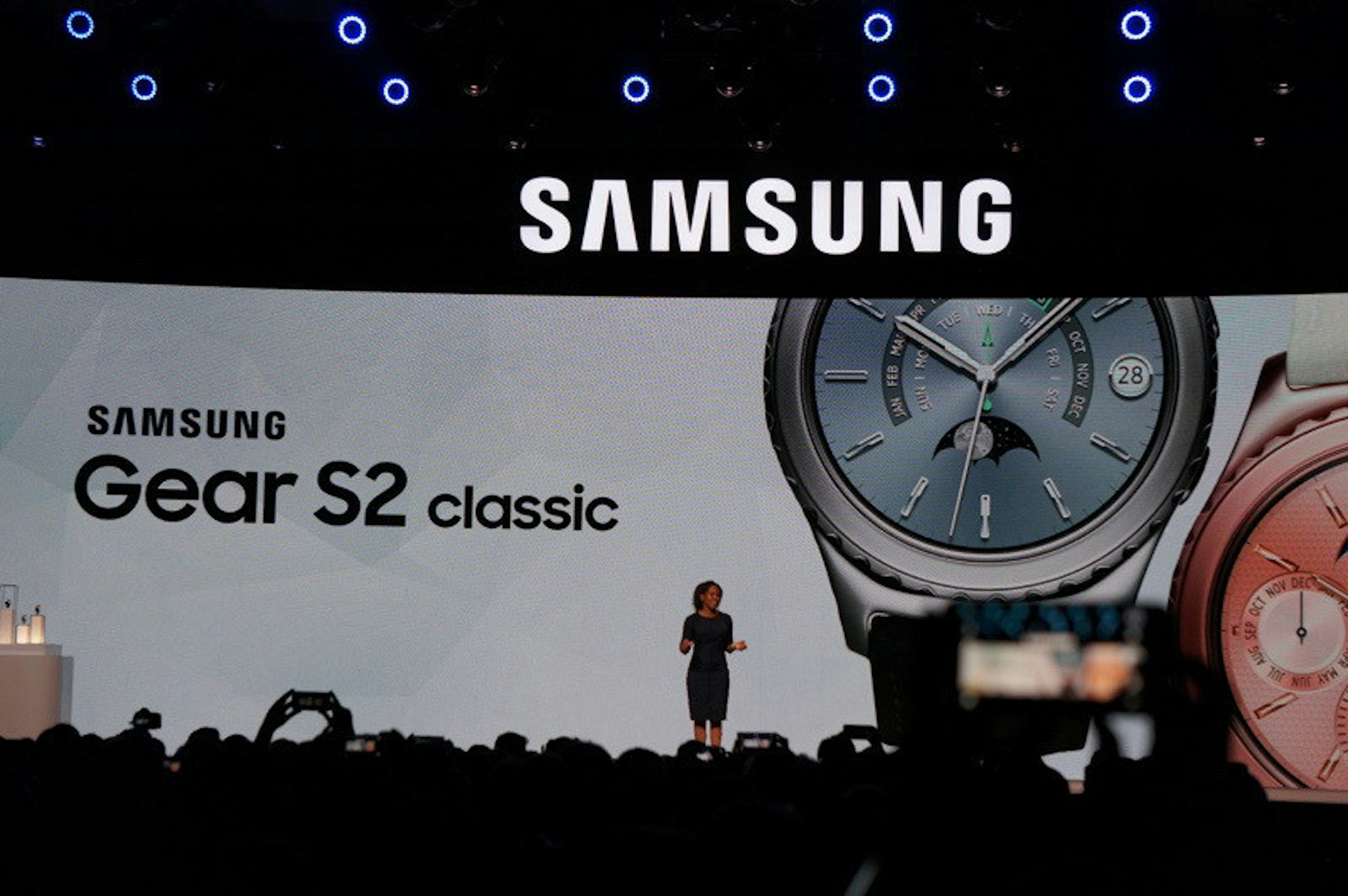 是Gear S2 classic新增白金、玫瑰金配色 將支援iOS這篇文章的首圖